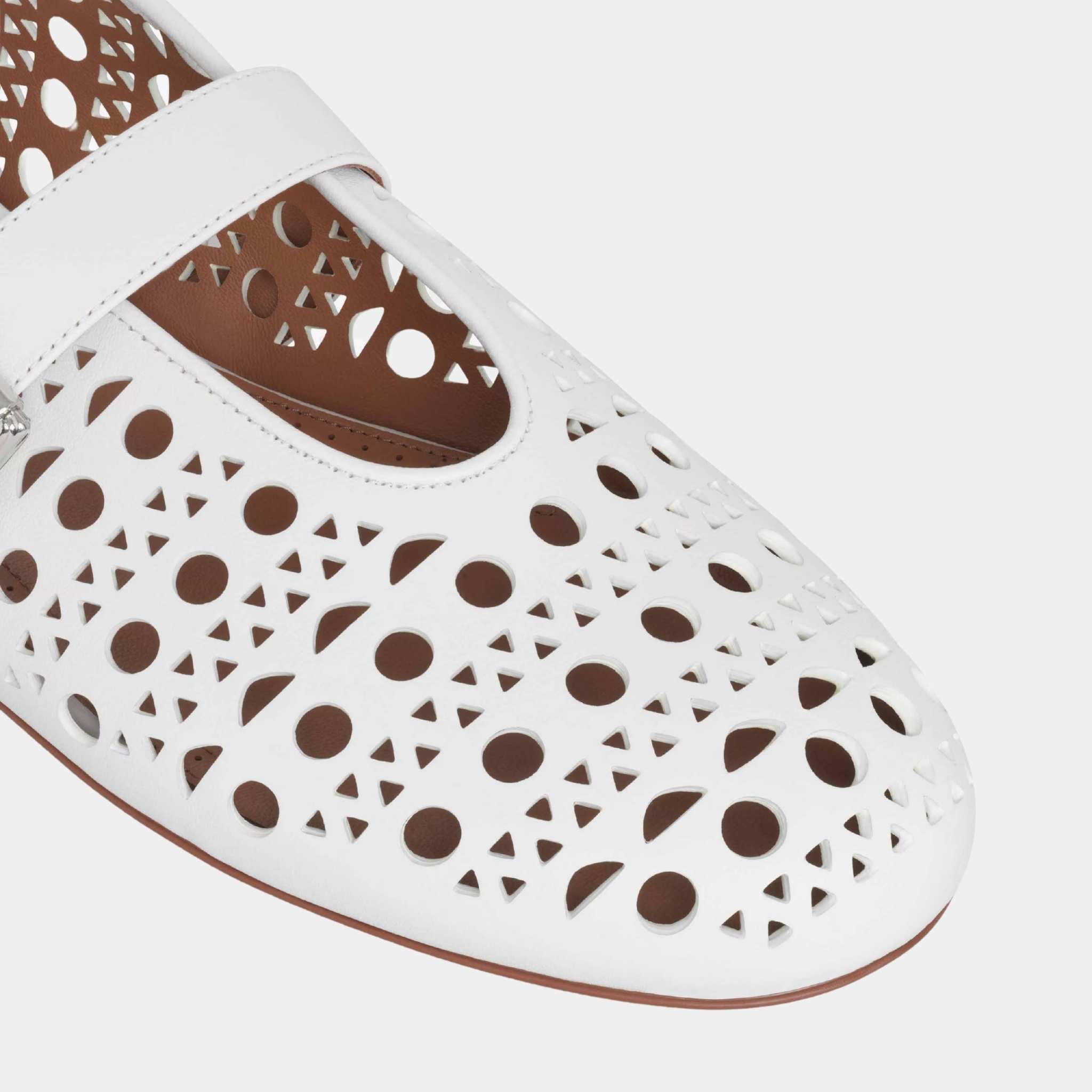 Alaïa Ballet Flats In Vienne Lambskin, White, Close