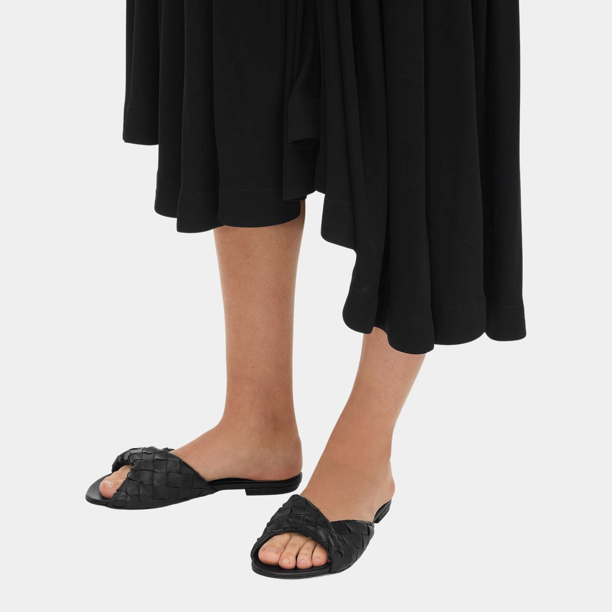 Bottega Veneta Blink Flat Mule Folded Detail in Intrecciato Leather, Black, Model