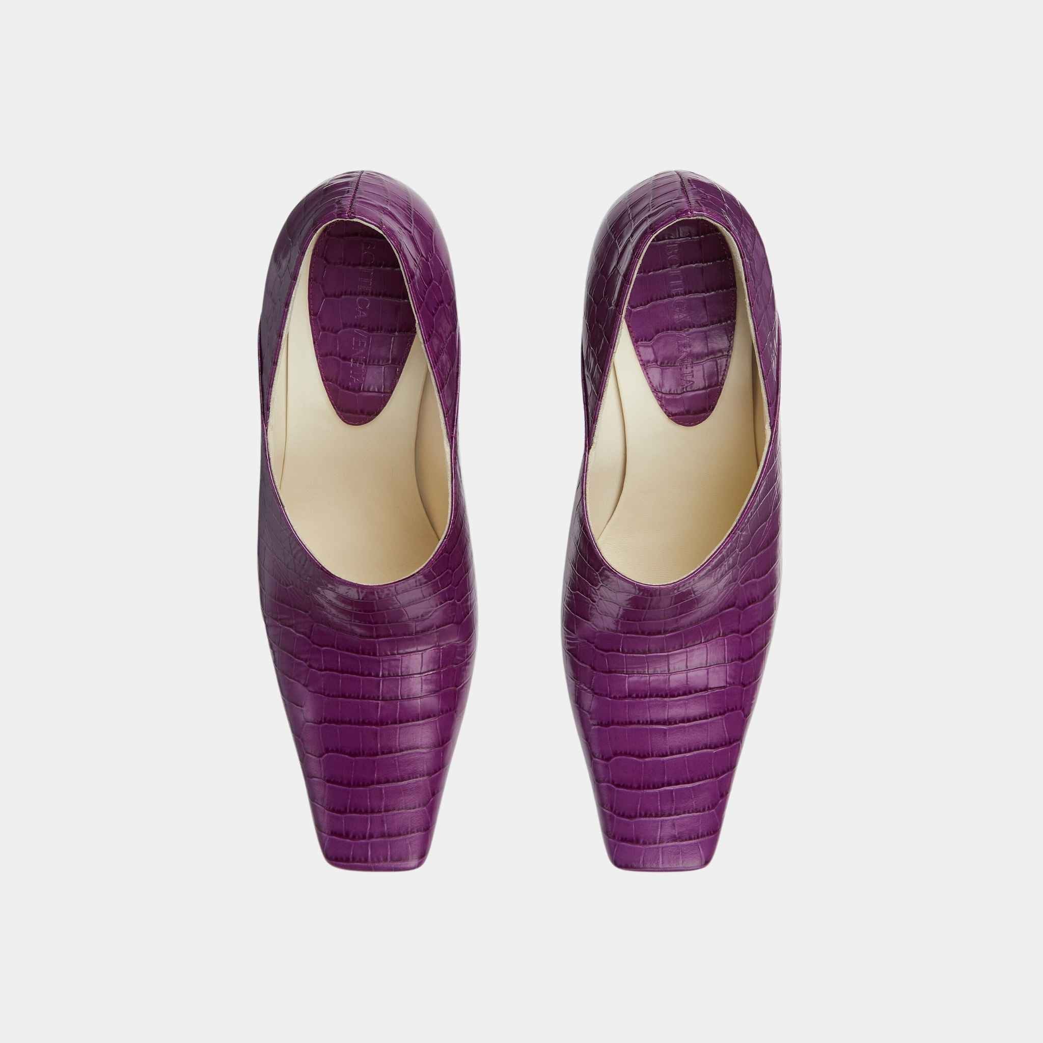 Bottega Veneta Lewis Pump Crocodile Effect Leather, Beetroot, Top