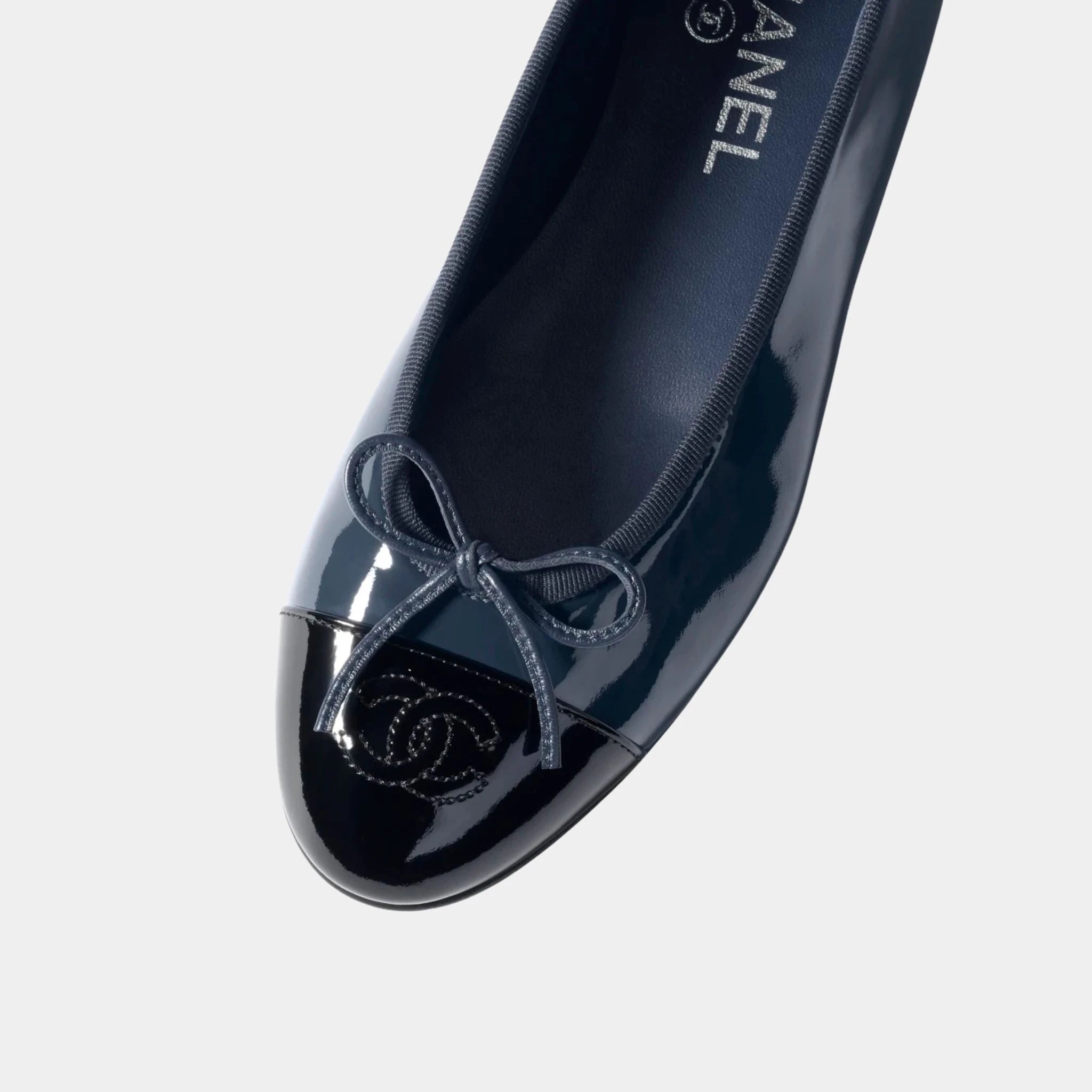 Chanel Ballerinas in Varnished Calfskin, Navy Blue, Black, Front