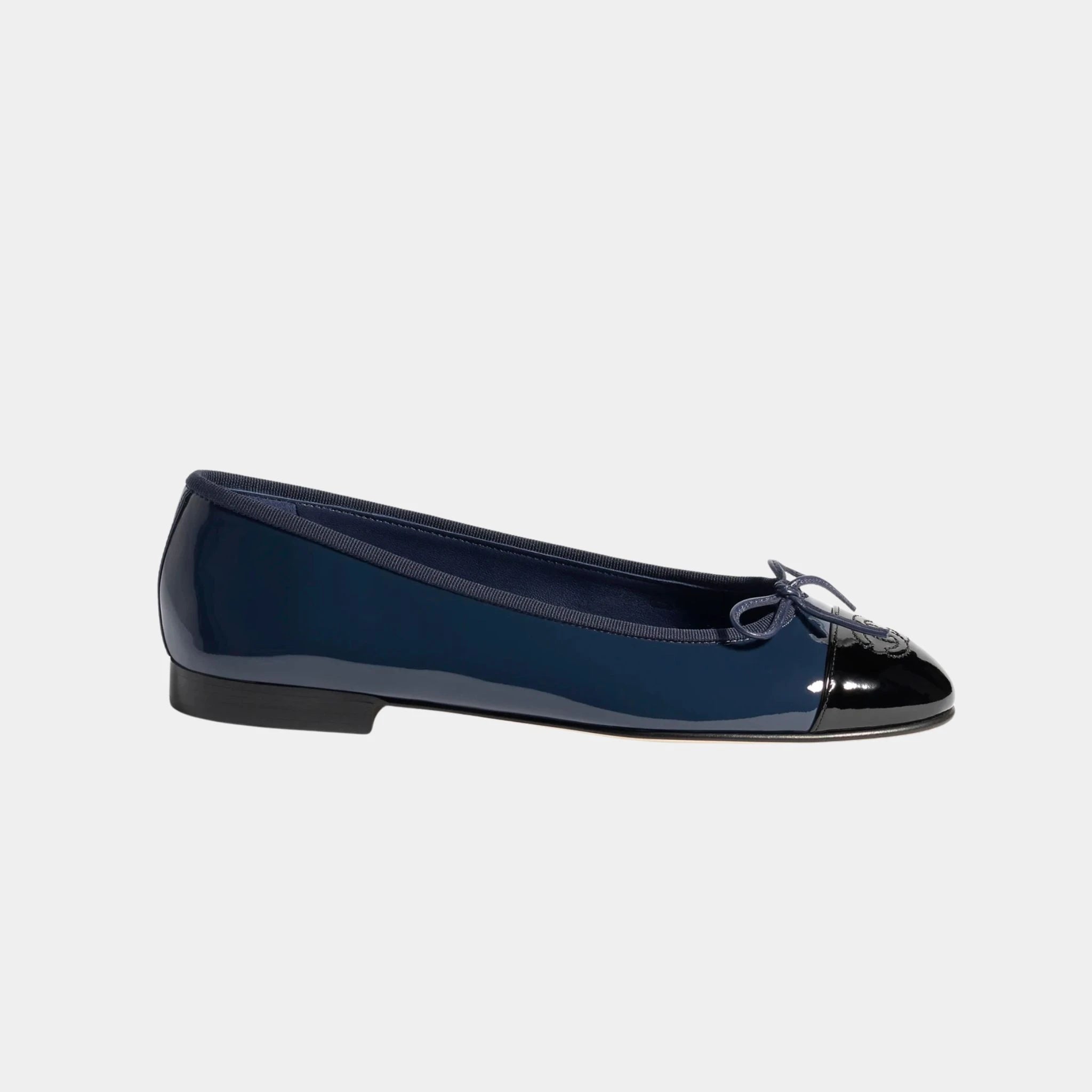 Chanel Ballerinas in Varnished Calfskin, Navy Blue, Black, Side