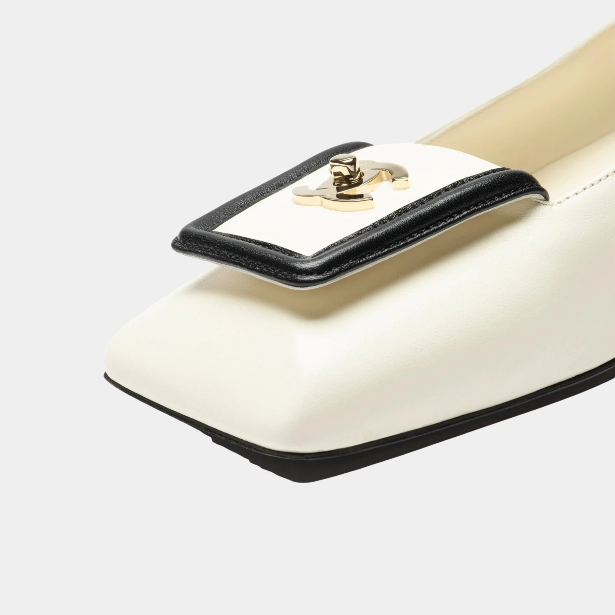 Chanel Ballet Flats in Lambskin Ivory & Black, Front