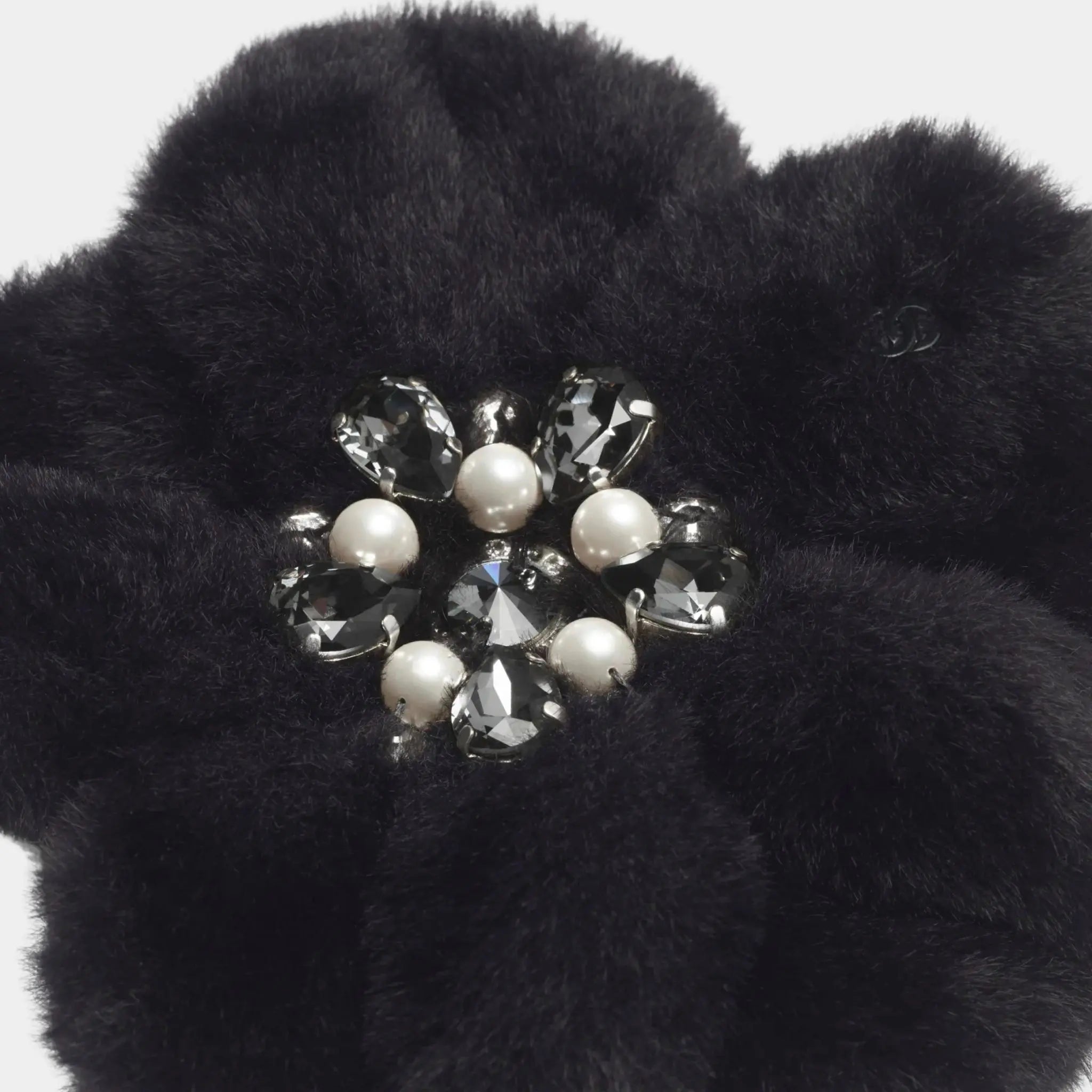 Chanel Camellia Mixed fibers Rhinestones & Glass Beads Black, Closeup