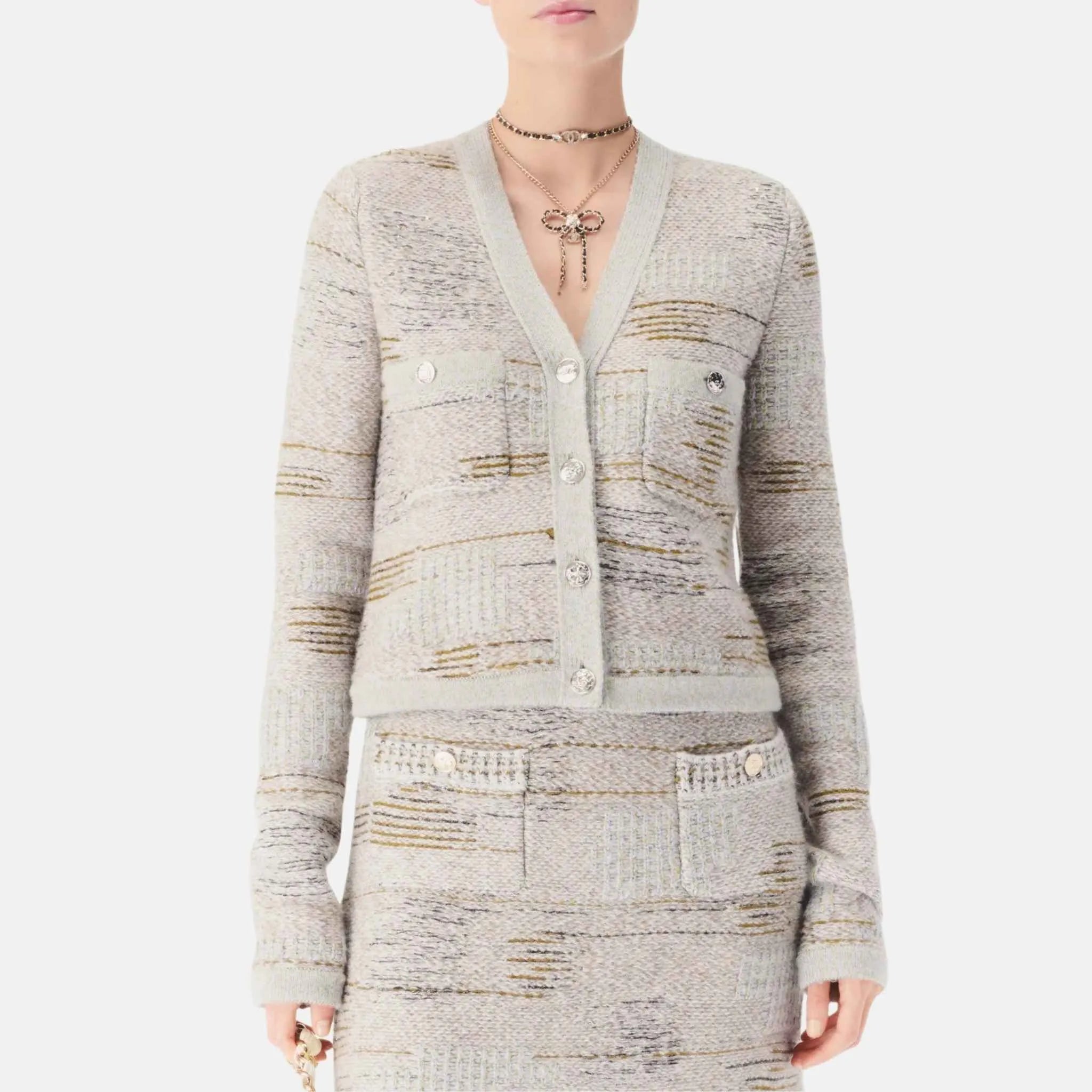 Chanel Cardigan in Wool and Cashmere, Close