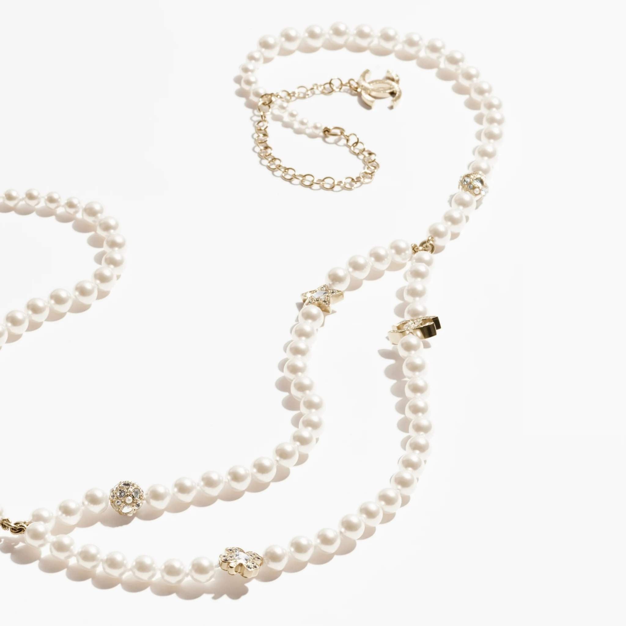 Chanel Chain Belt Metal Glass Pearls & Diamantés Gold Pearly White & Crystal, Closeup