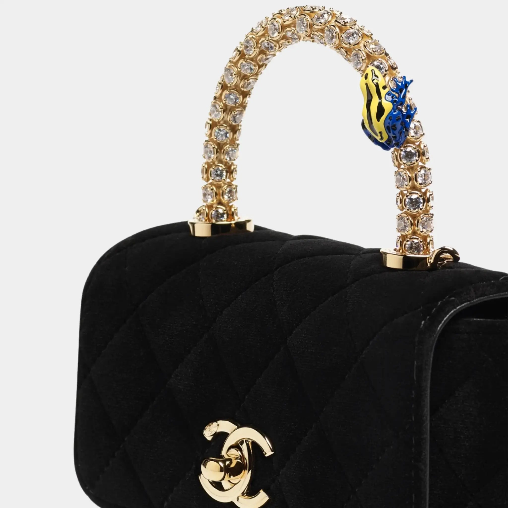 Chanel Clutch with chain in Velvet Strass Enamel & Gold-Tone Metal, Close