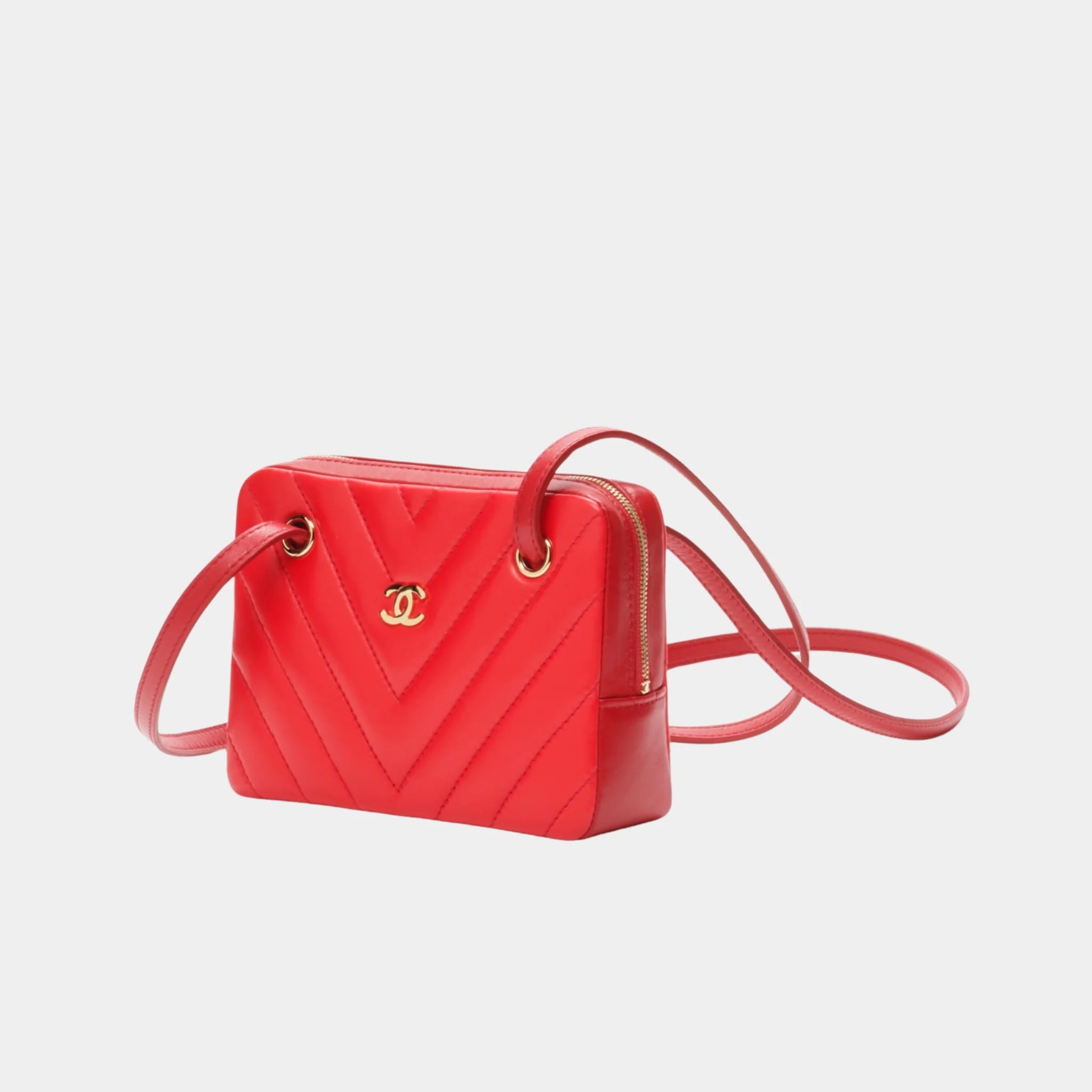 Chanel Clutch with Leather Strap in Lambskin, Red, Side