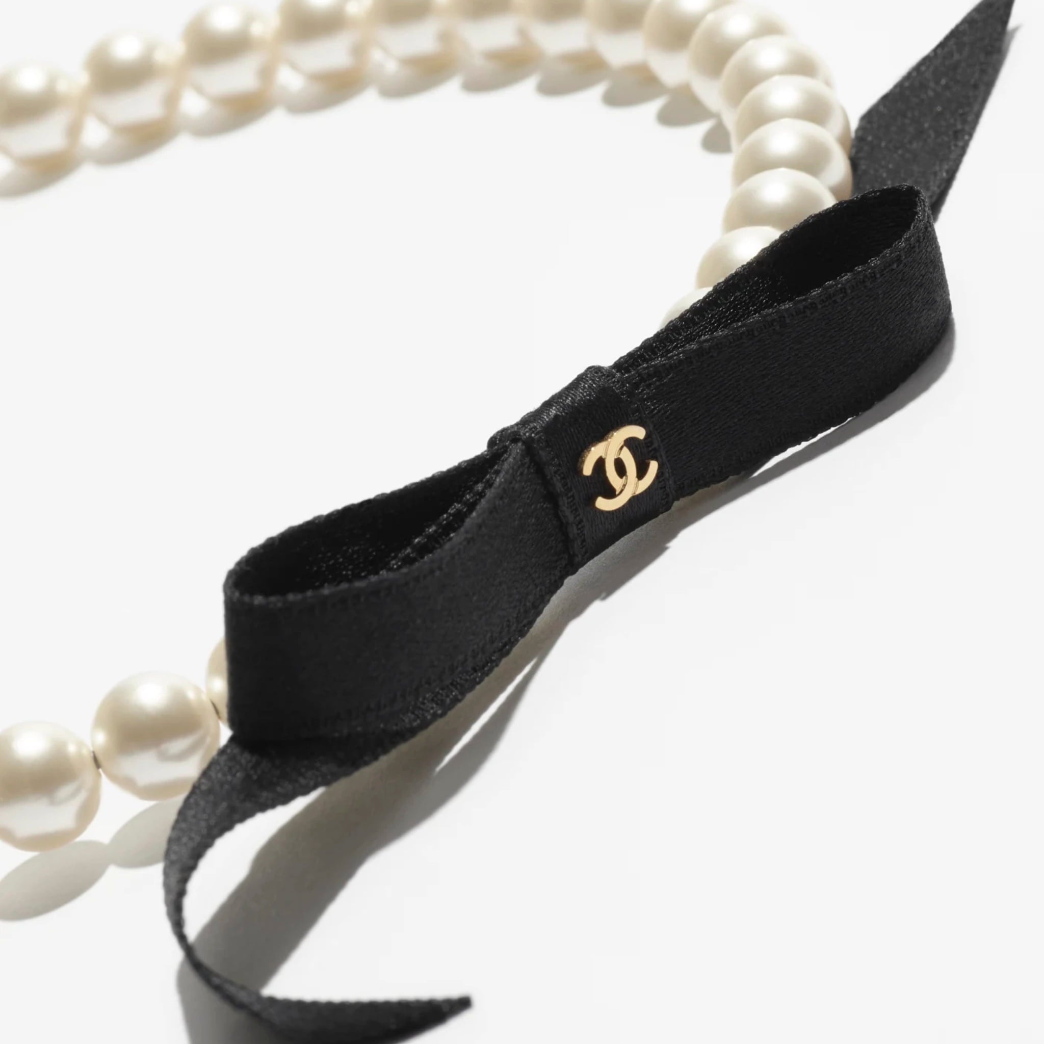 Chanel Headband Pearls Metal Satin Pearly White Gold Black, Close