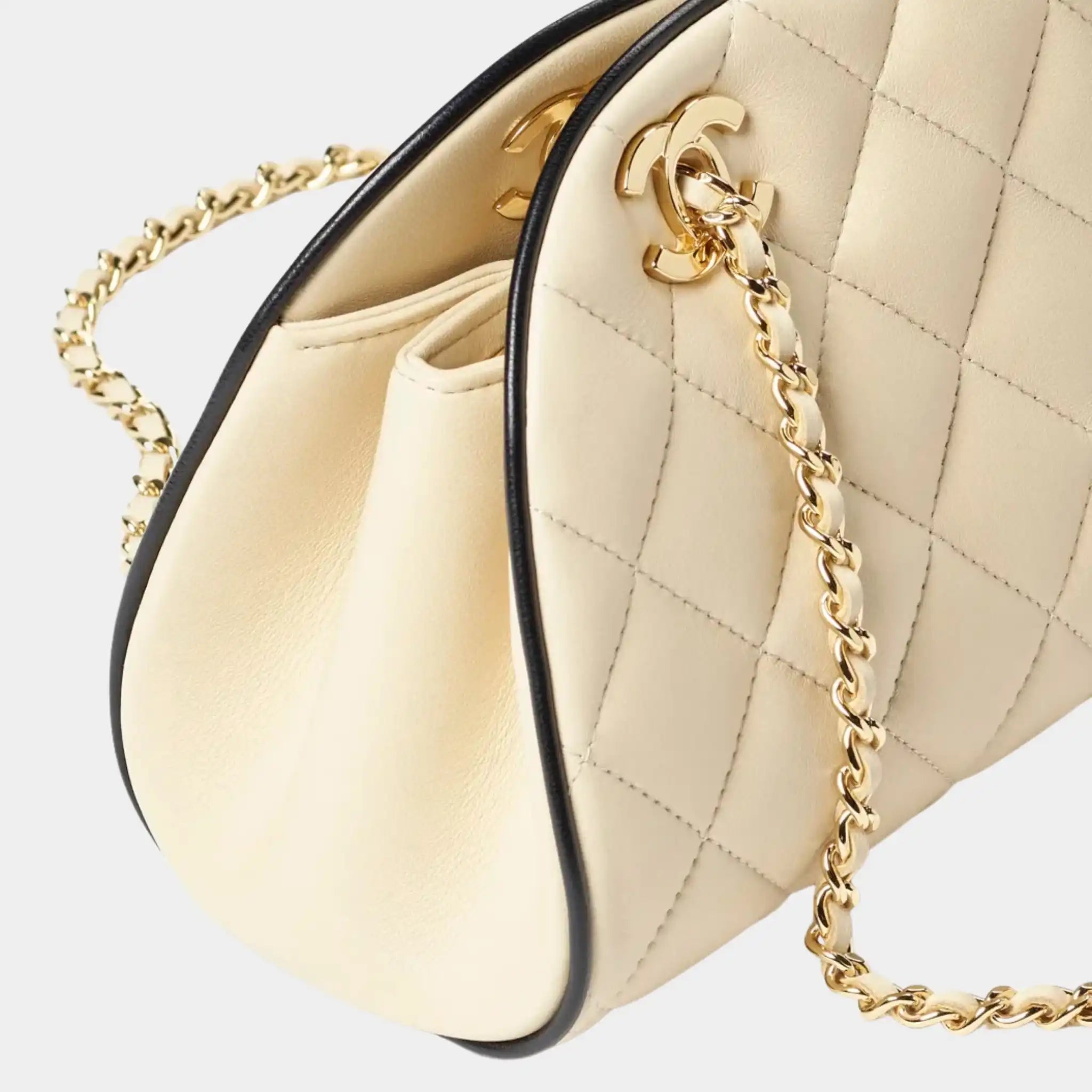 Chanel Clutch with chain in Beige & Black Lambskin, Side