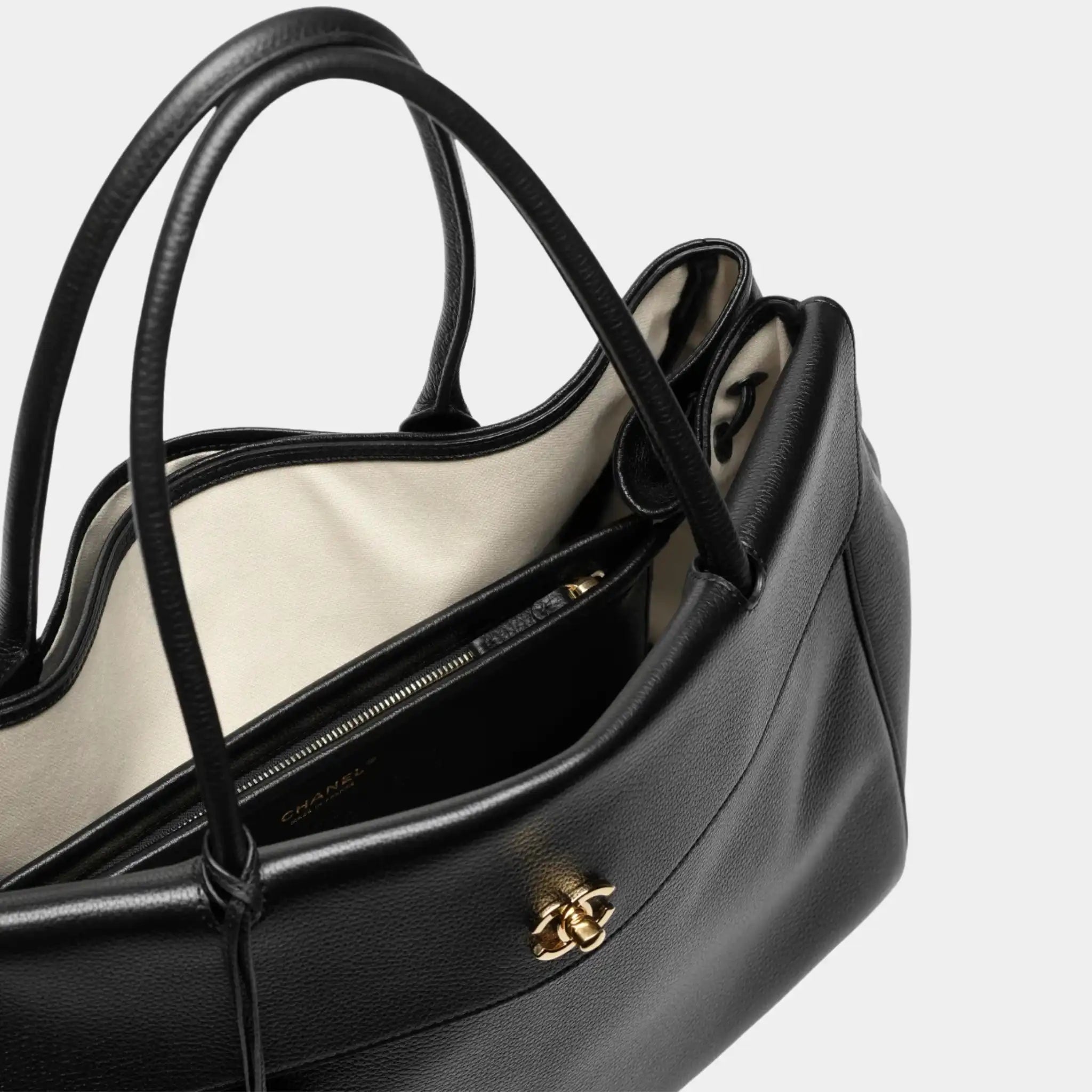 Chanel Large Tote in Black Grained Calfskin & Gold-Tone Metal, Black, Top