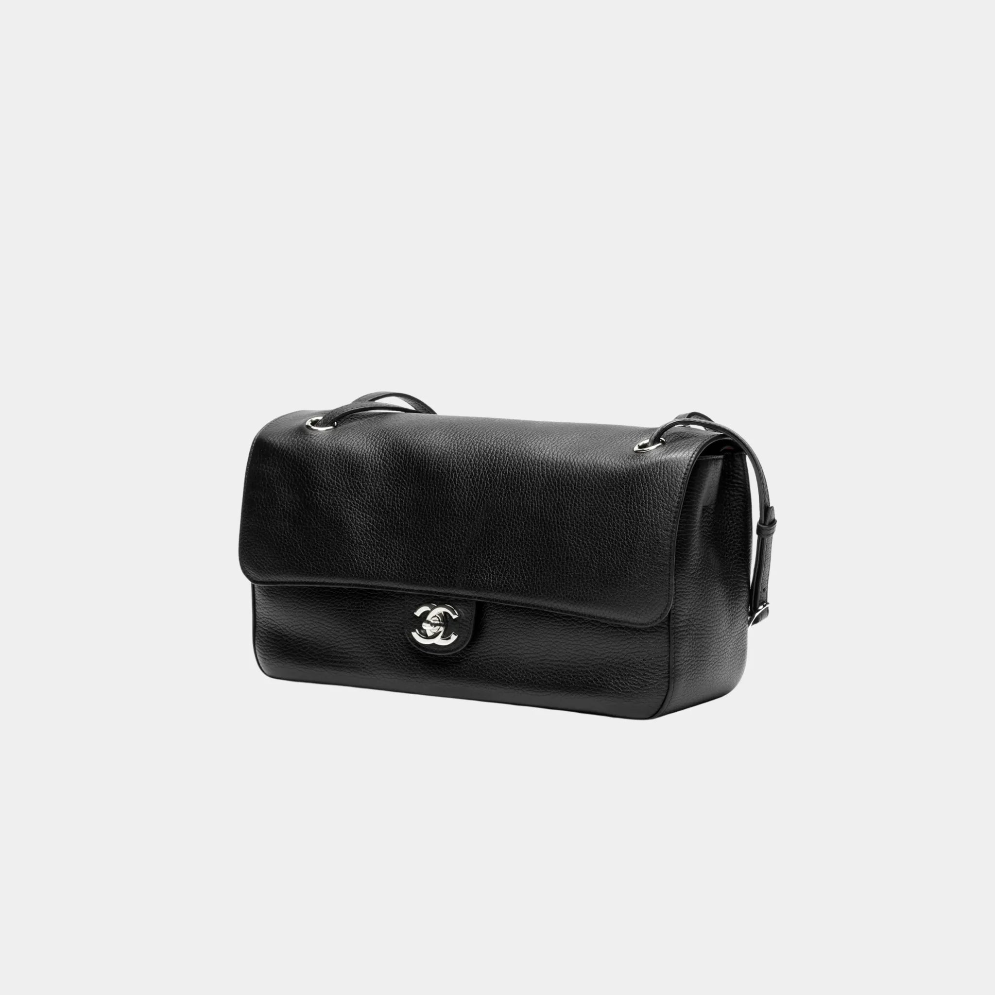 Chanel Maxi Flapbag in Silver Metal & Grained Calfskin, Black, Side