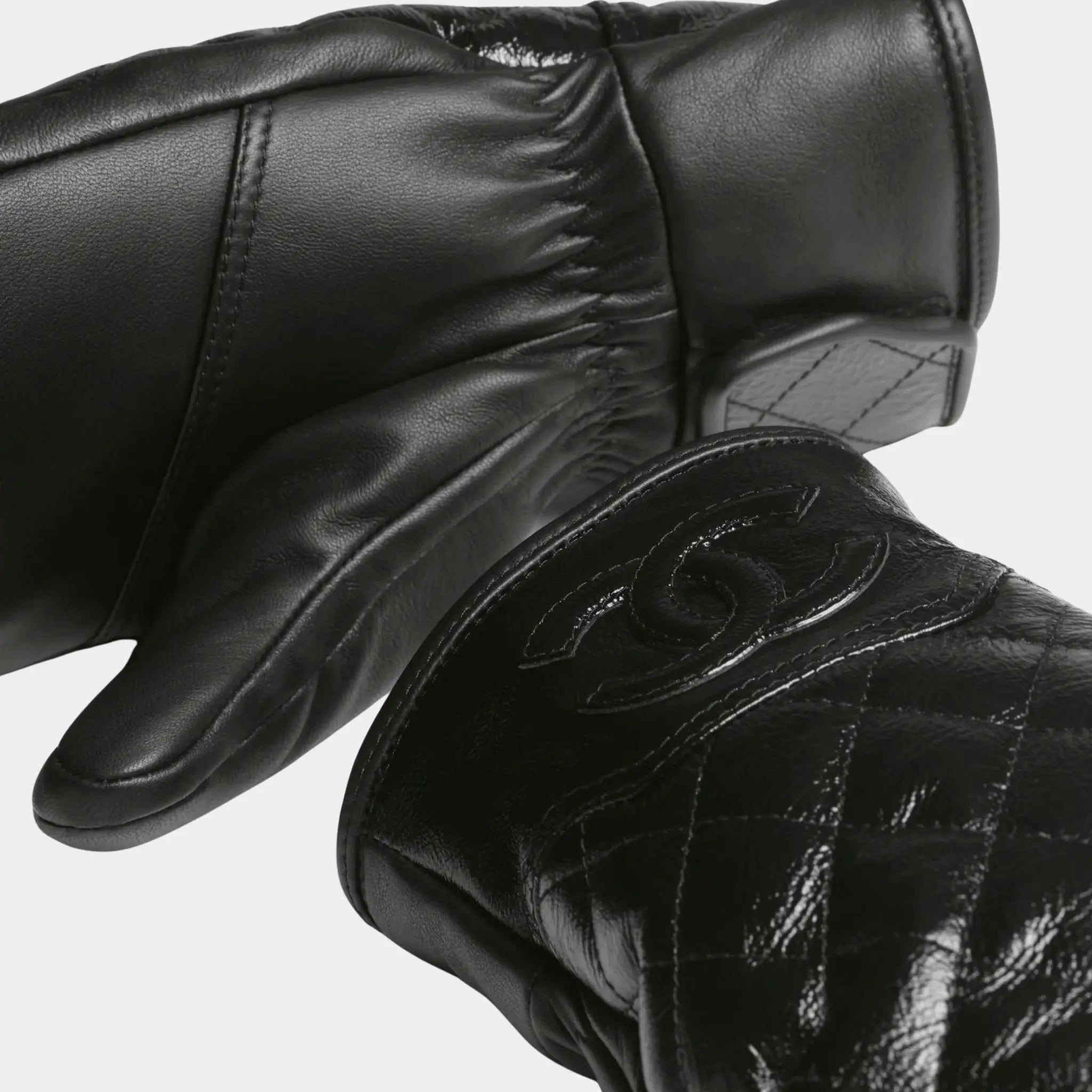 Chanel Mittens Lamb Black, Closeup