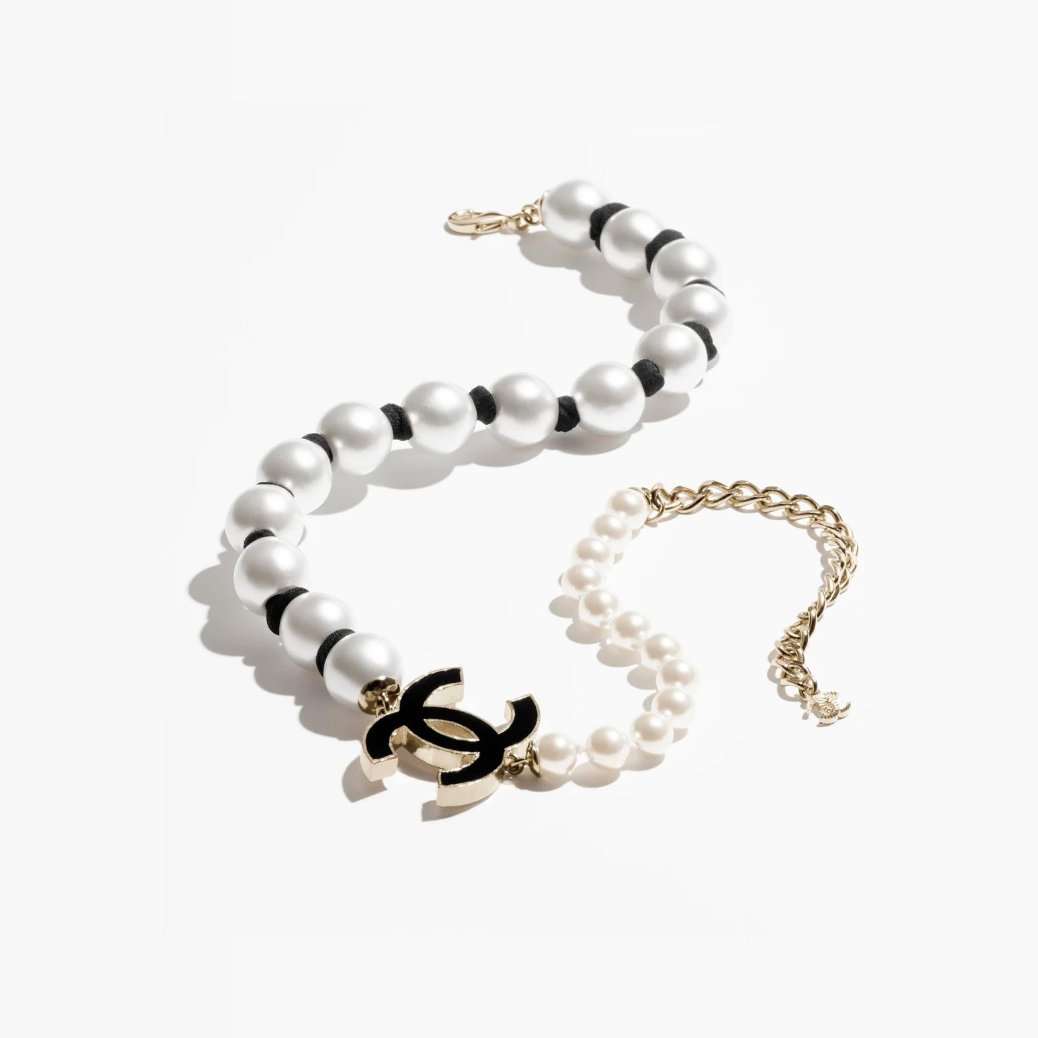 Chanel Necklace Metal Glass Pearls Silk & Resin Gold & White/Black, Closeup