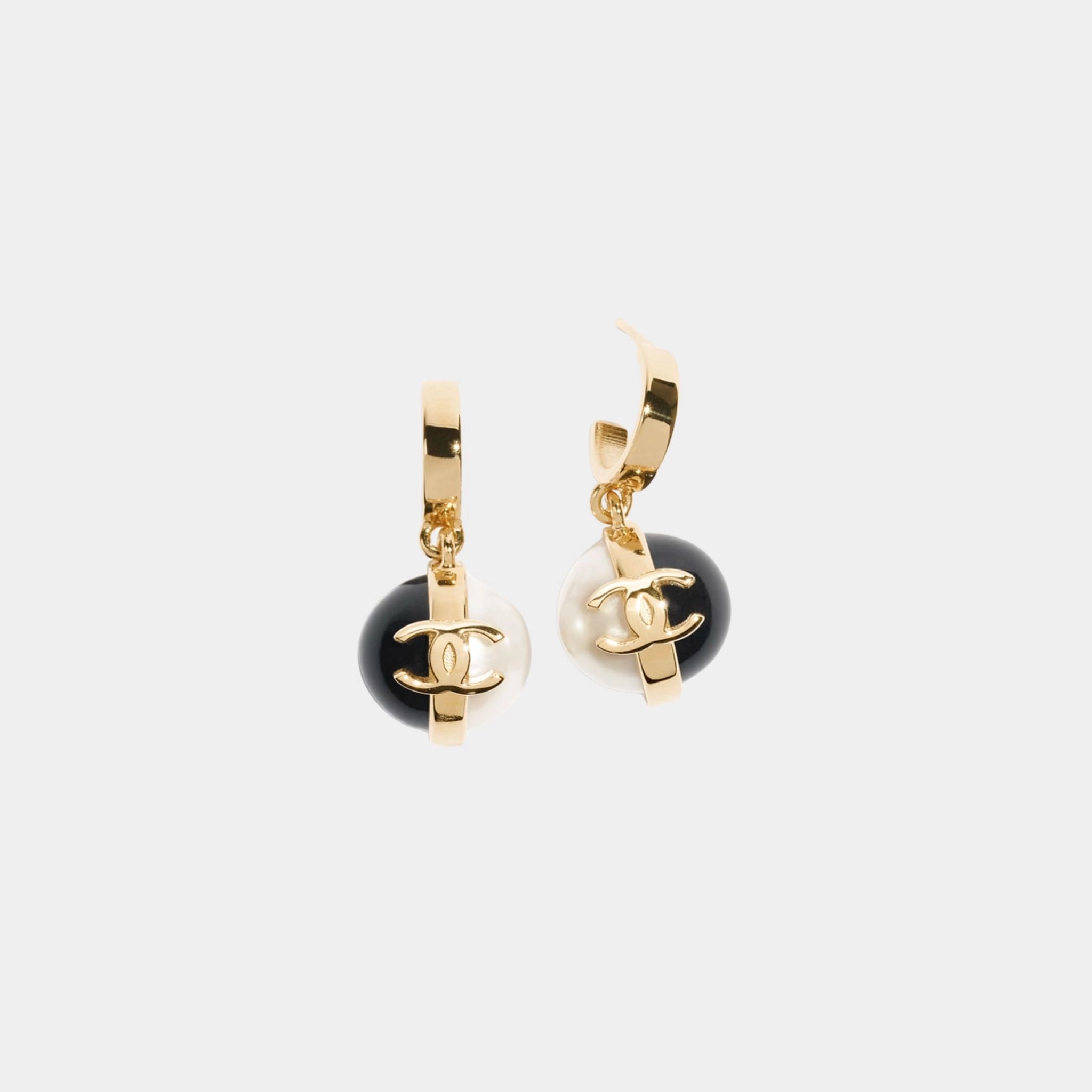 Pendant Earrings Metal & Resin Gold black & Pearly White, Front