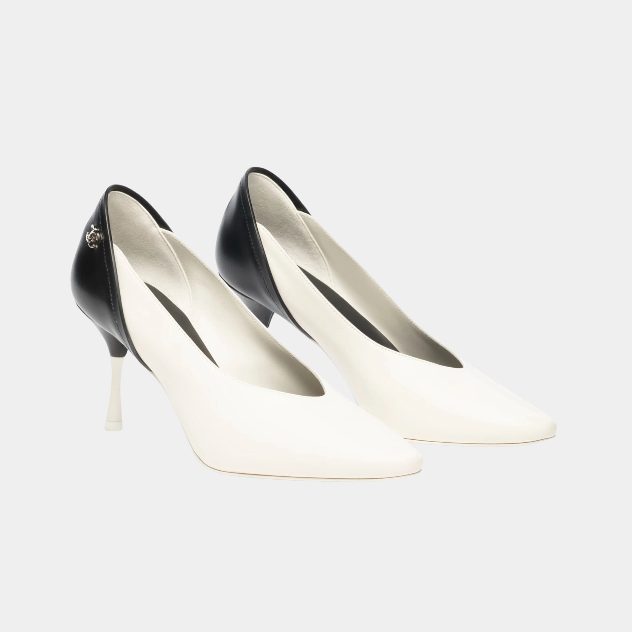 Chanel Pumps in Lambskin & Calfskin, White Black, Front