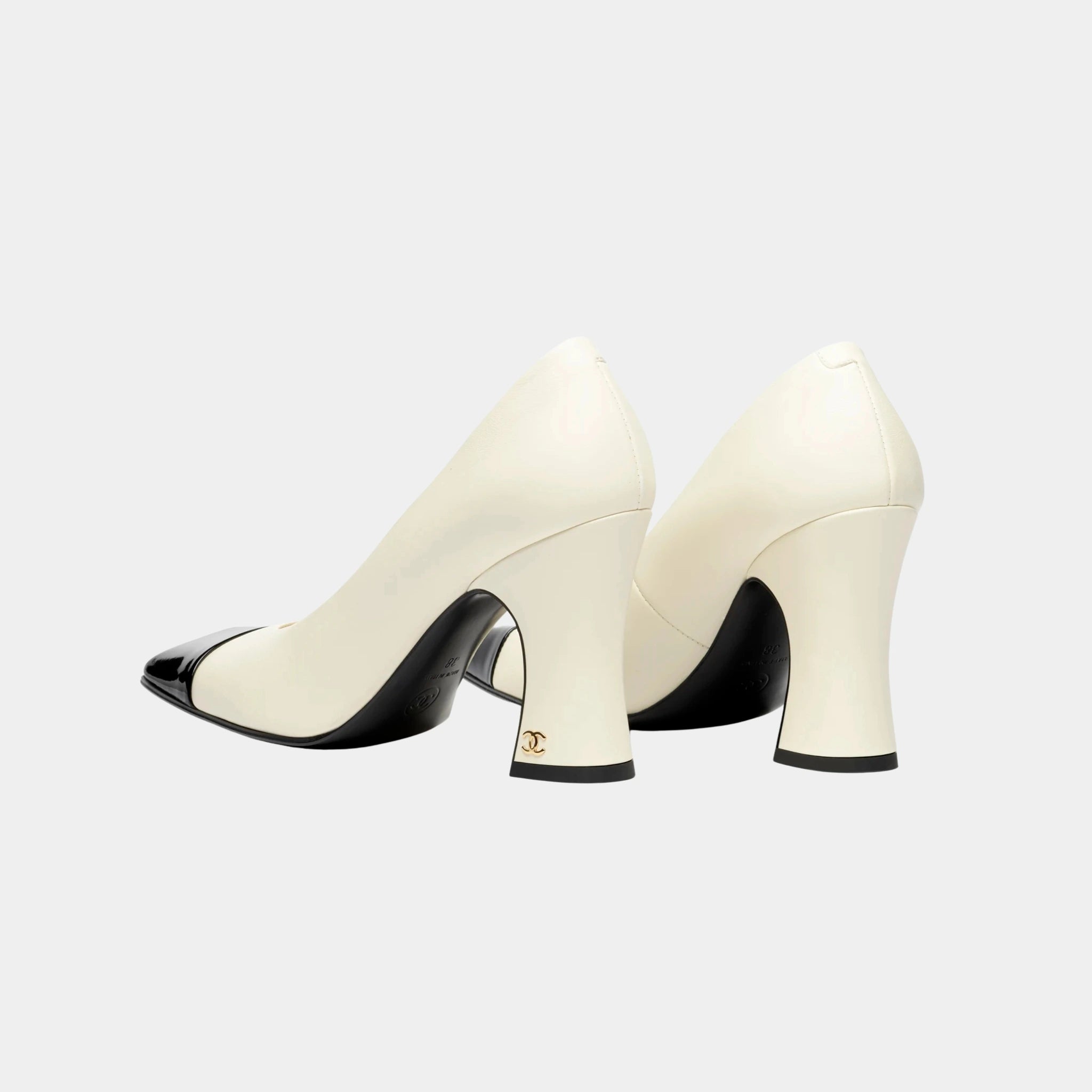 Chanel Pumps in Lambskin & Patent Calfskin Ivory & Black, Back