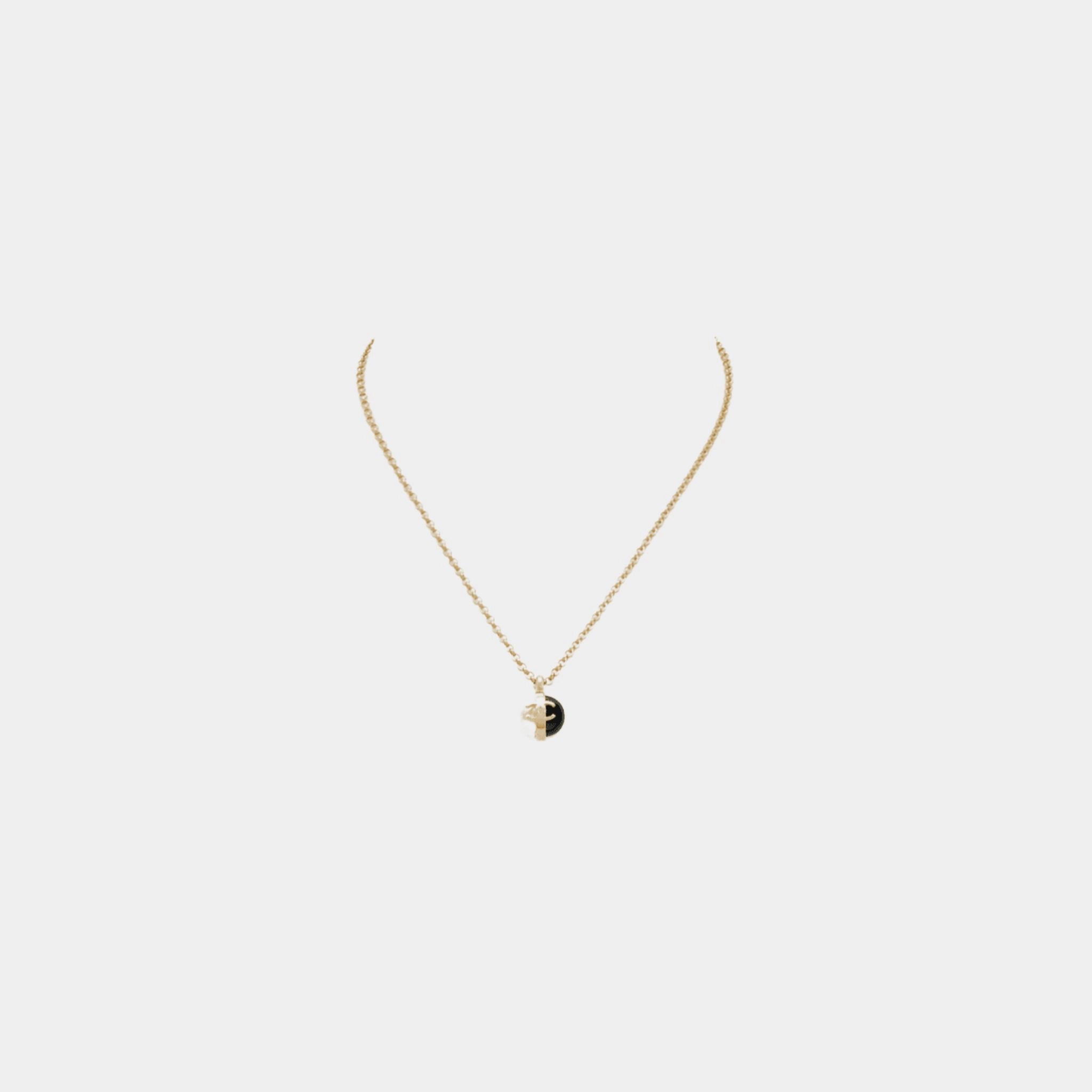 Round Pendant necklace Metal & Resin Gold Black & Pearly White