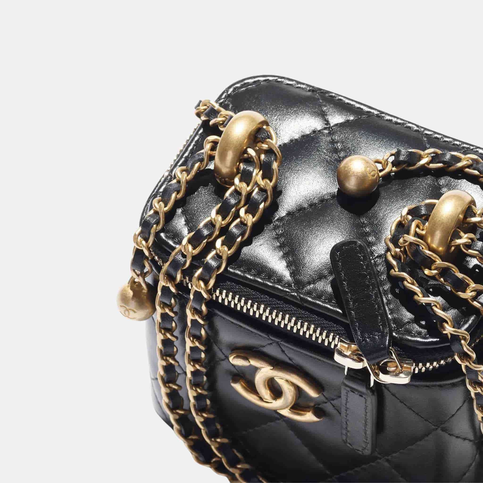Chanel Small Vanity With Chain In Shiny Calfskin Black, Close