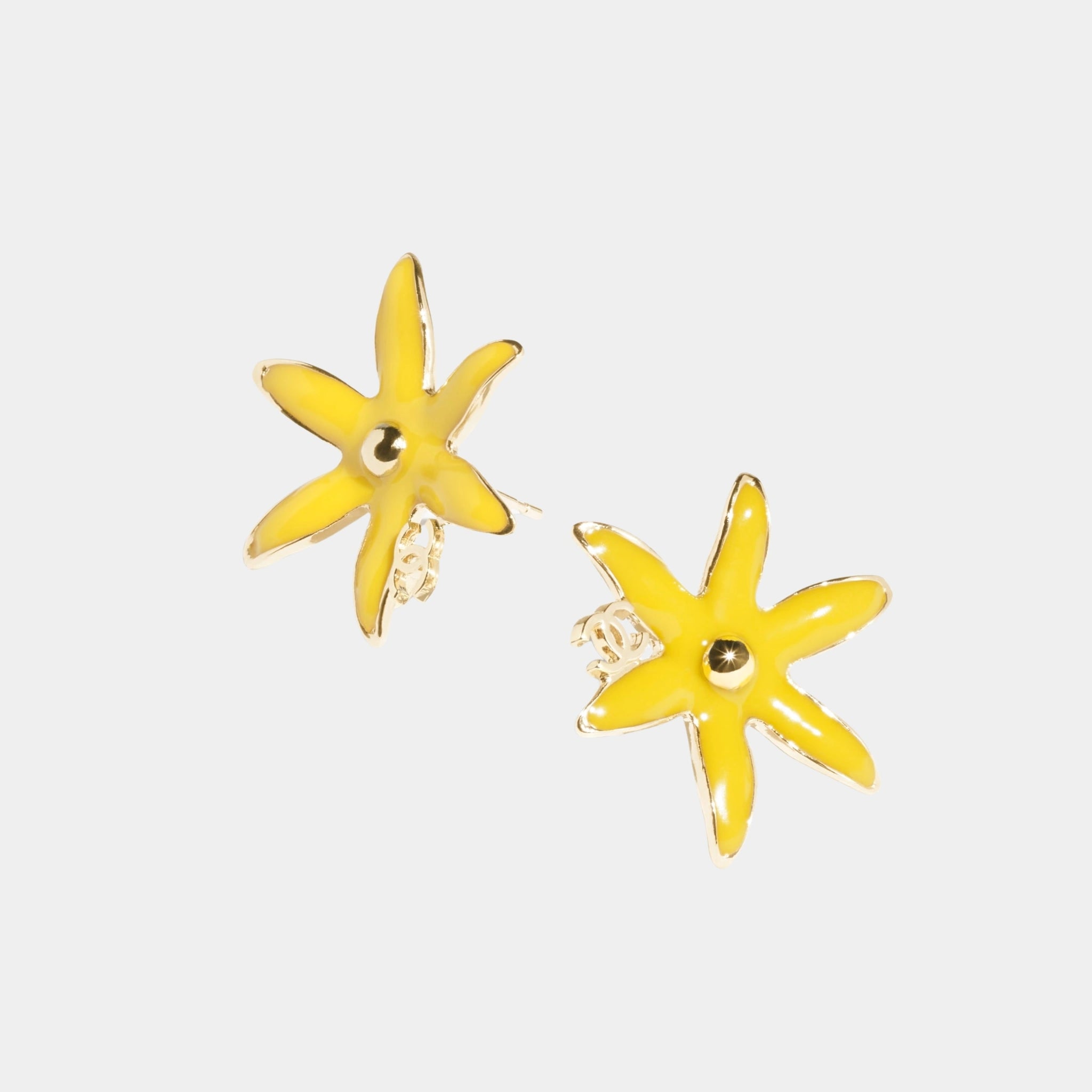 Chanel Star Flower Stud Earrings in Metal & Resin, Gold & Yellow, Close