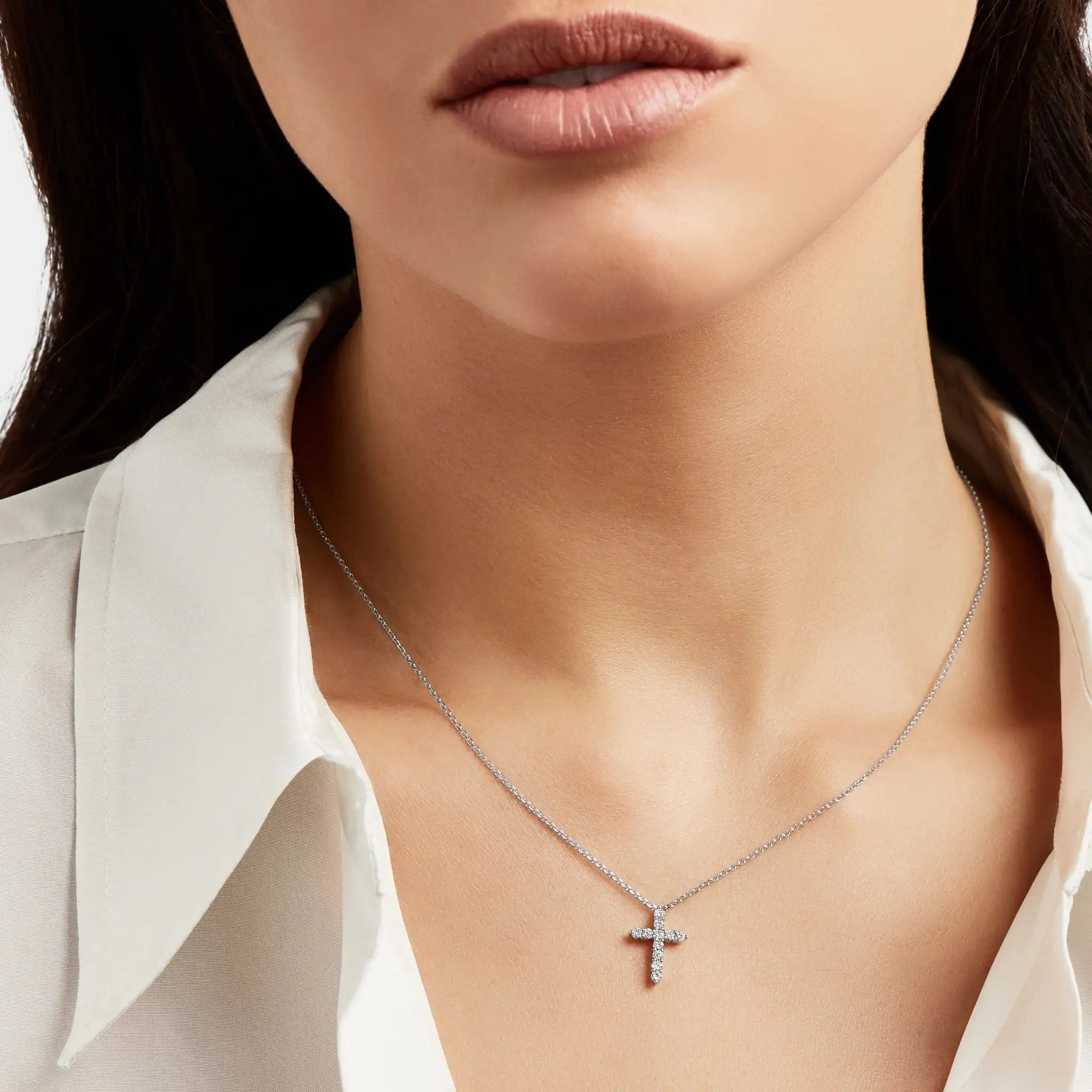 Classic Graff Round Diamond Cross Petite Pendant, Model