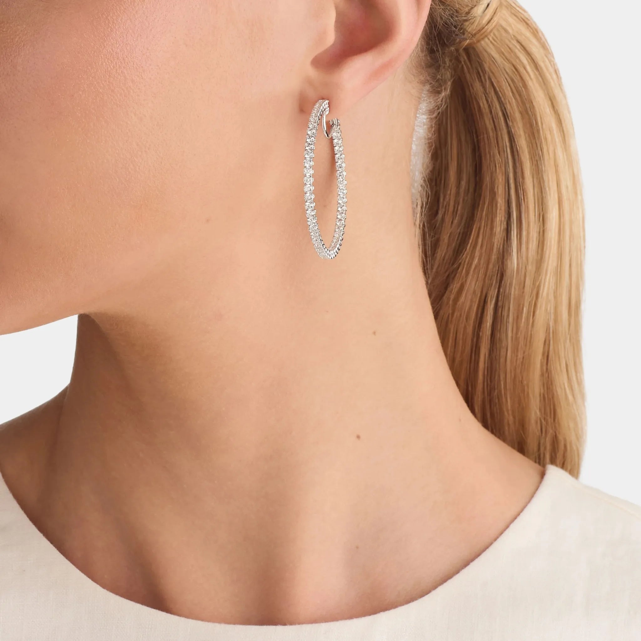 Classic Graff Round Diamond Large Hoop Earrings, Model