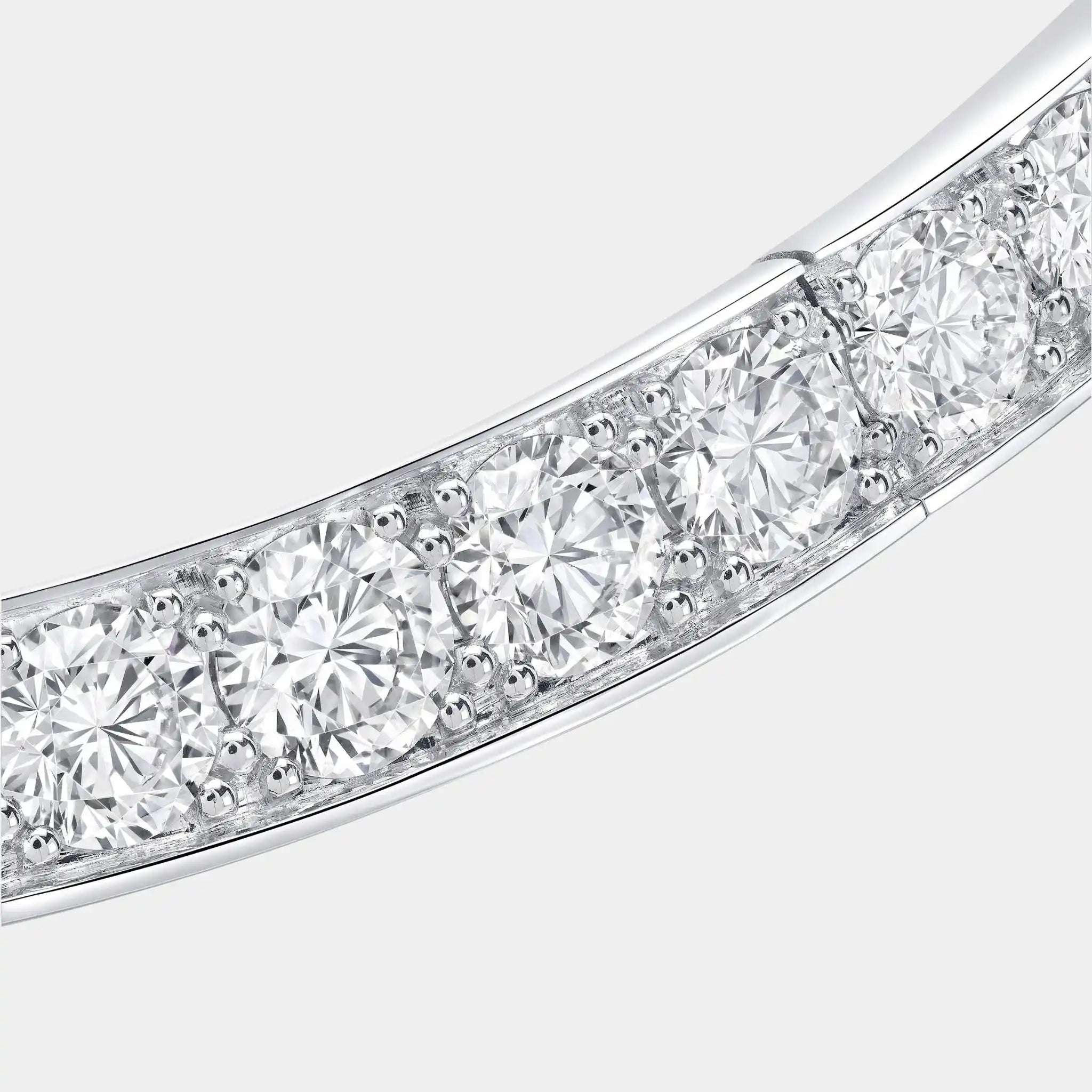 Graff Spiral Diamond Necklace White Gold, Close