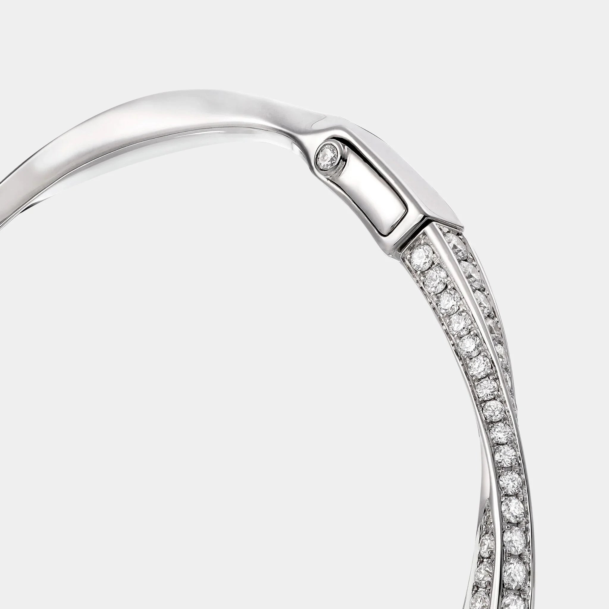 Graff Spiral Pavé Diamond Bangle White Gold, Close