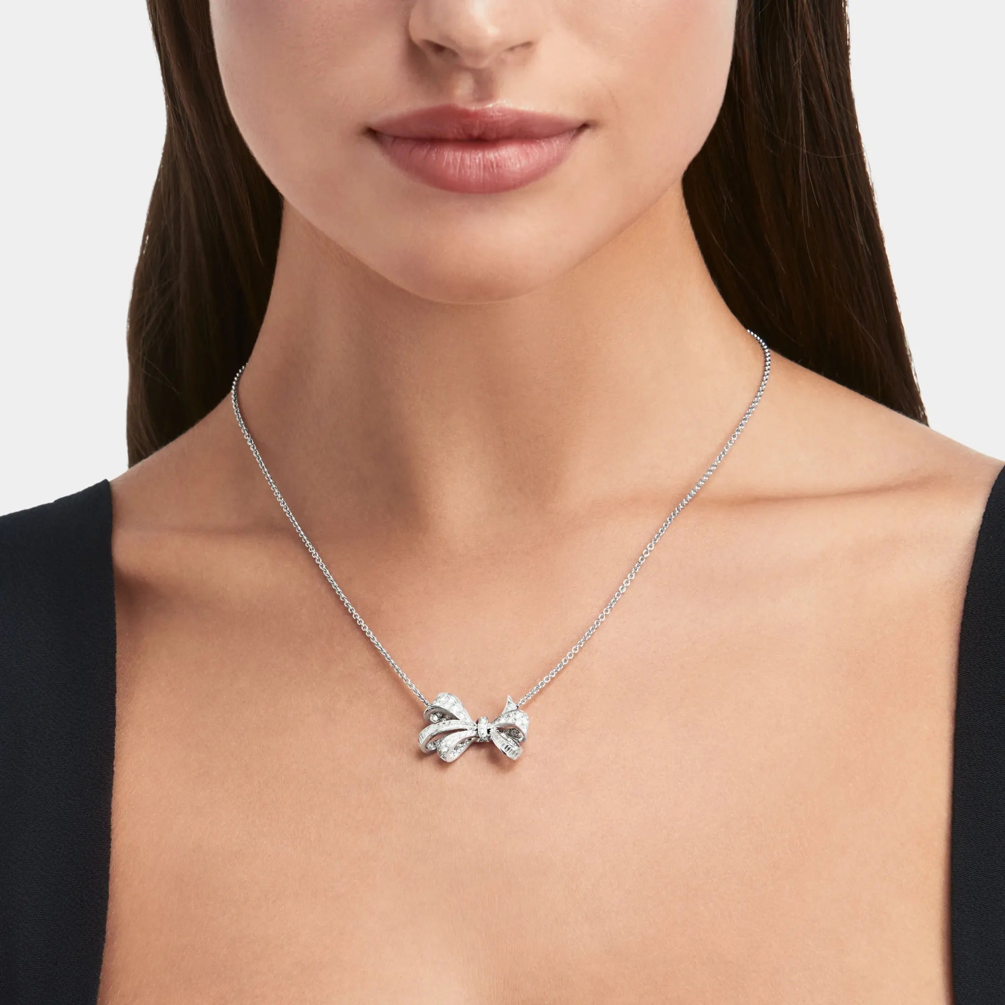 Graff Tildas Bow Classic Diamond Pendant, Model