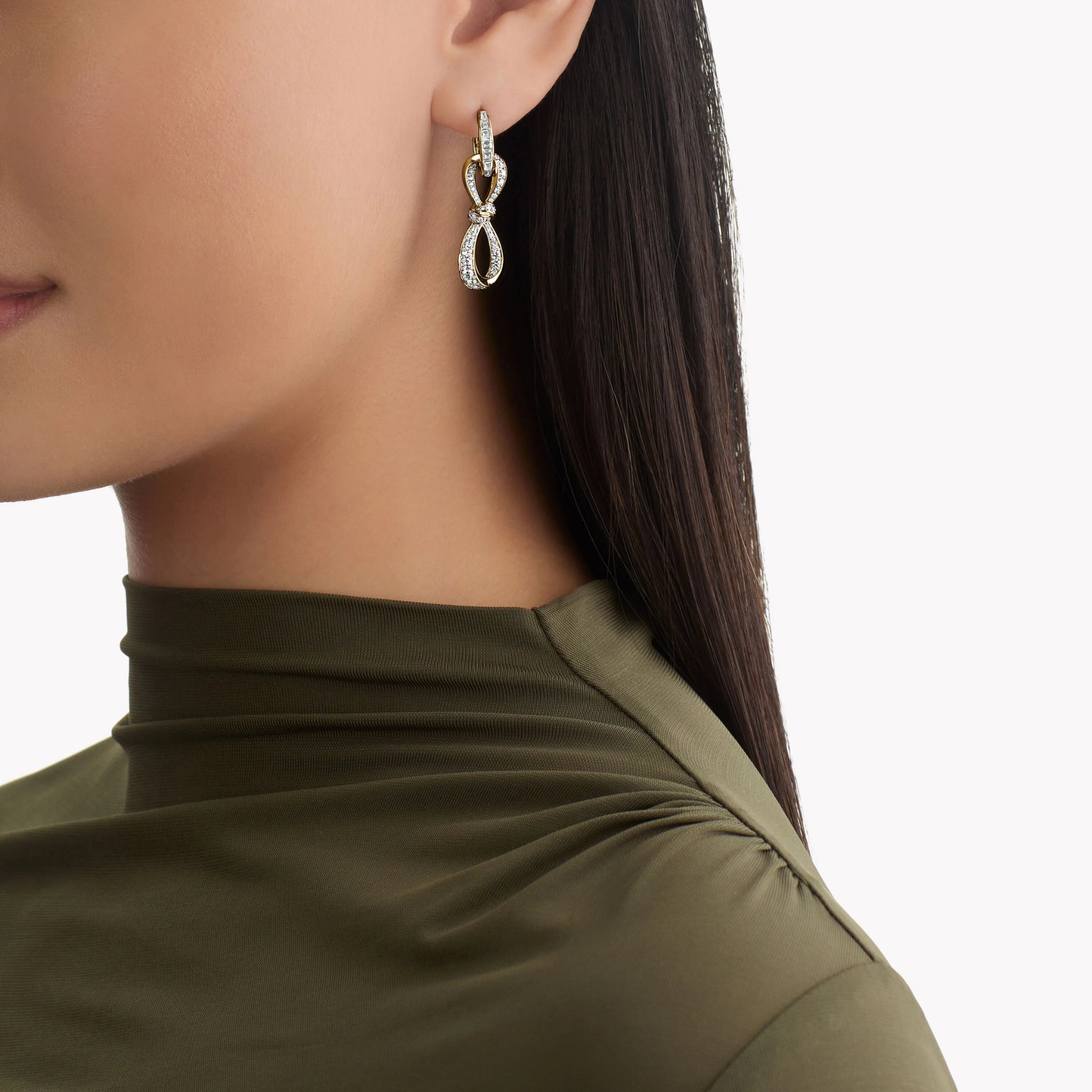 Graff Tildas Bow Diamond Link Earrings Yellow Gold, Model