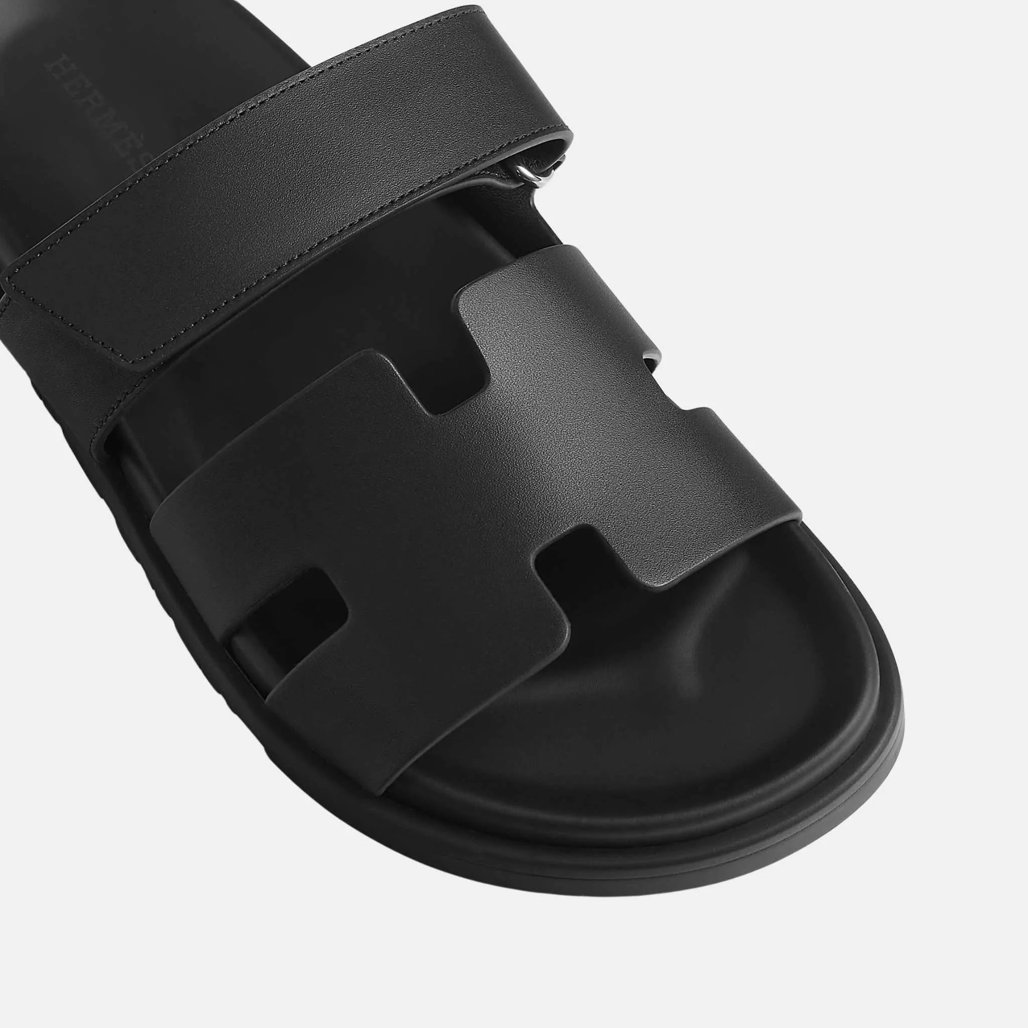 Hermes Chypre Sandals Calfskin Men, Noir, Close