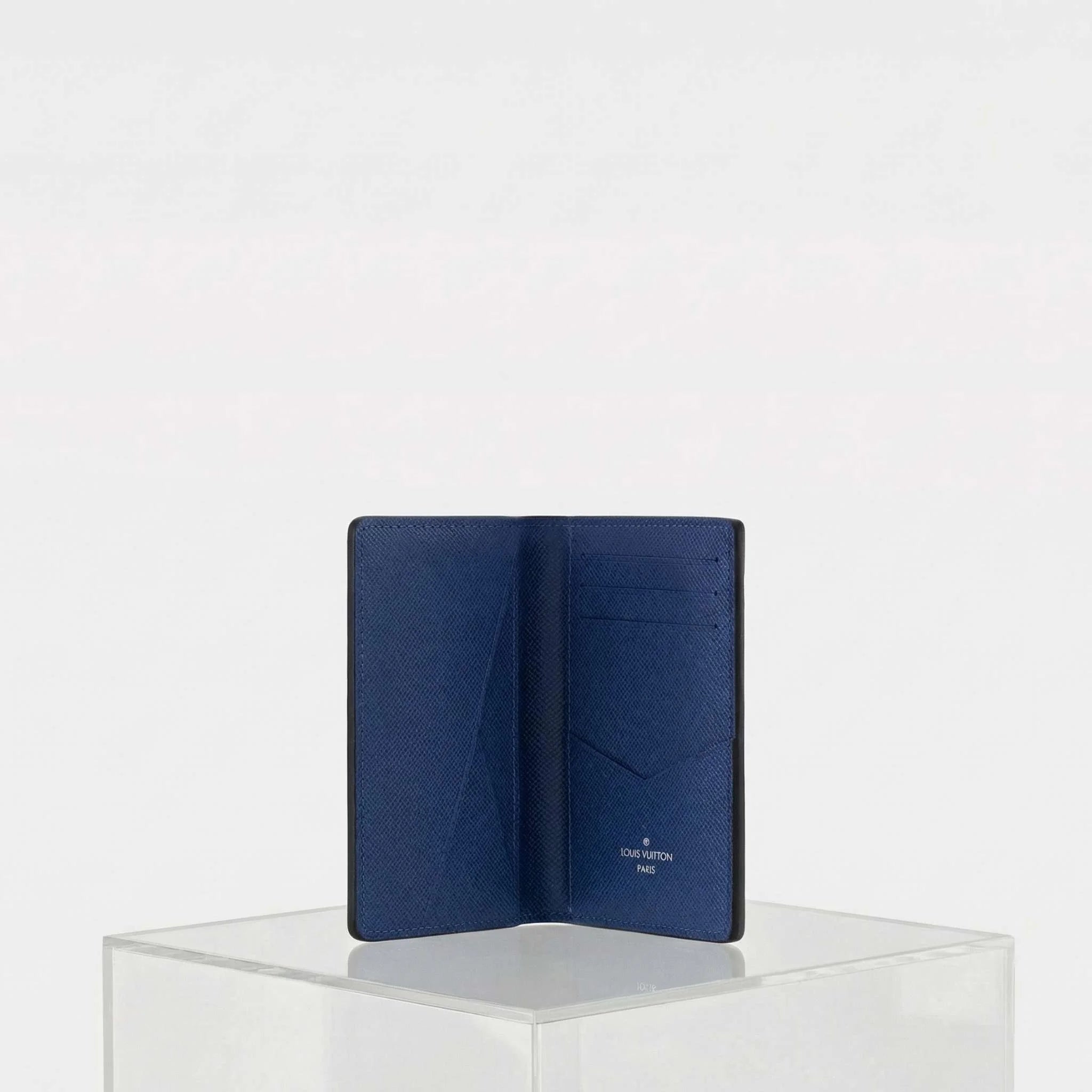 Louis Vuitton Pocket Organiser Taigarama, Cobalt Inside, Studio