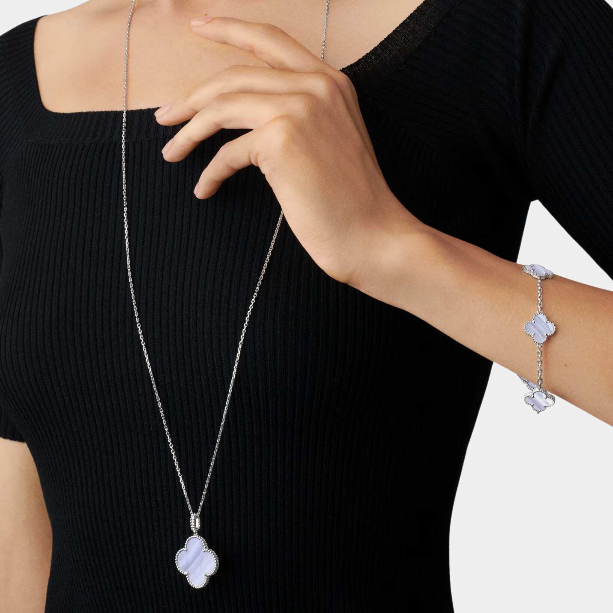 Magic Alhambra Long Necklace 1 Motif White Gold Chalcedony, Model
