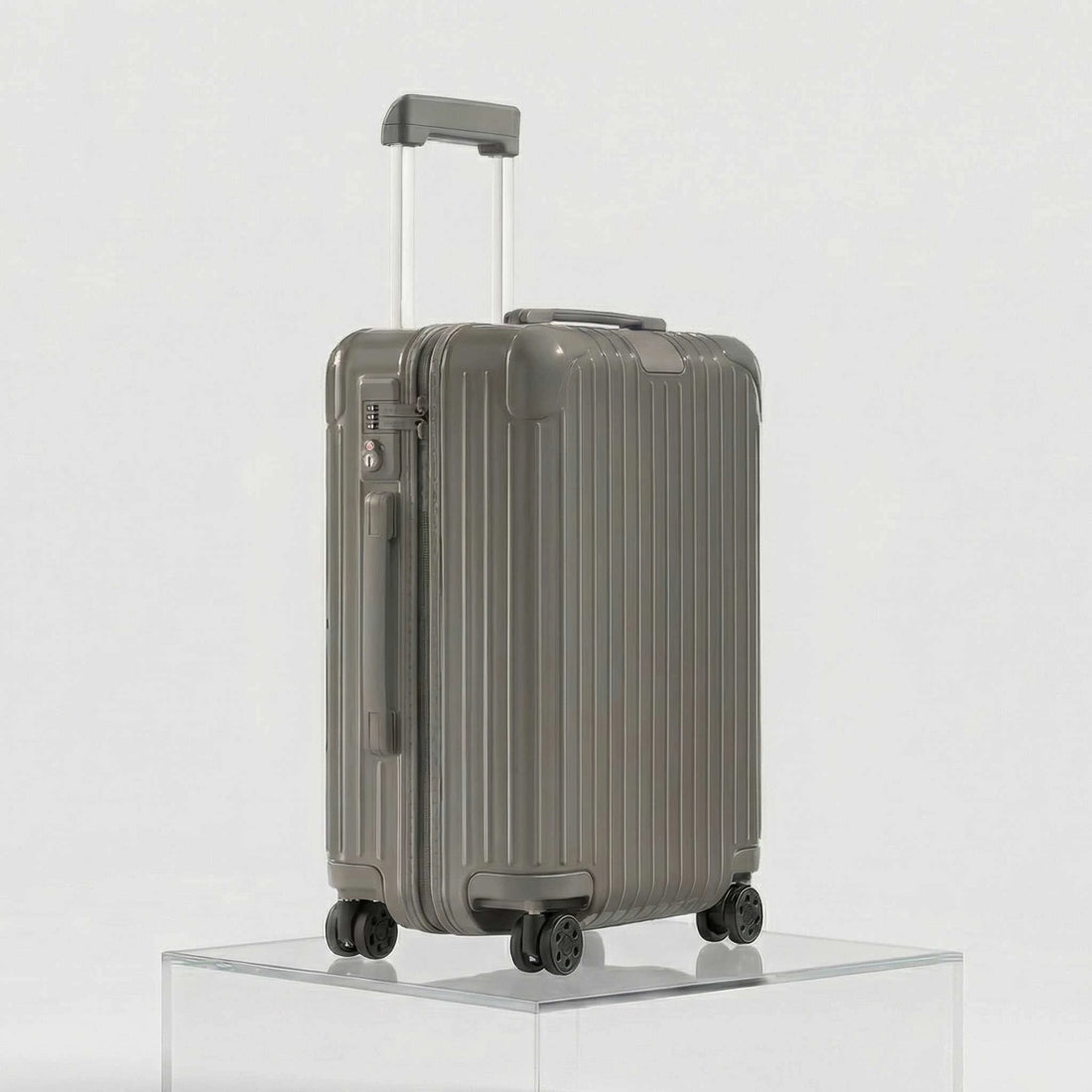 Rimowa Essential Cabin، رمادي أردوازي لامع، ستوديو، جانبي