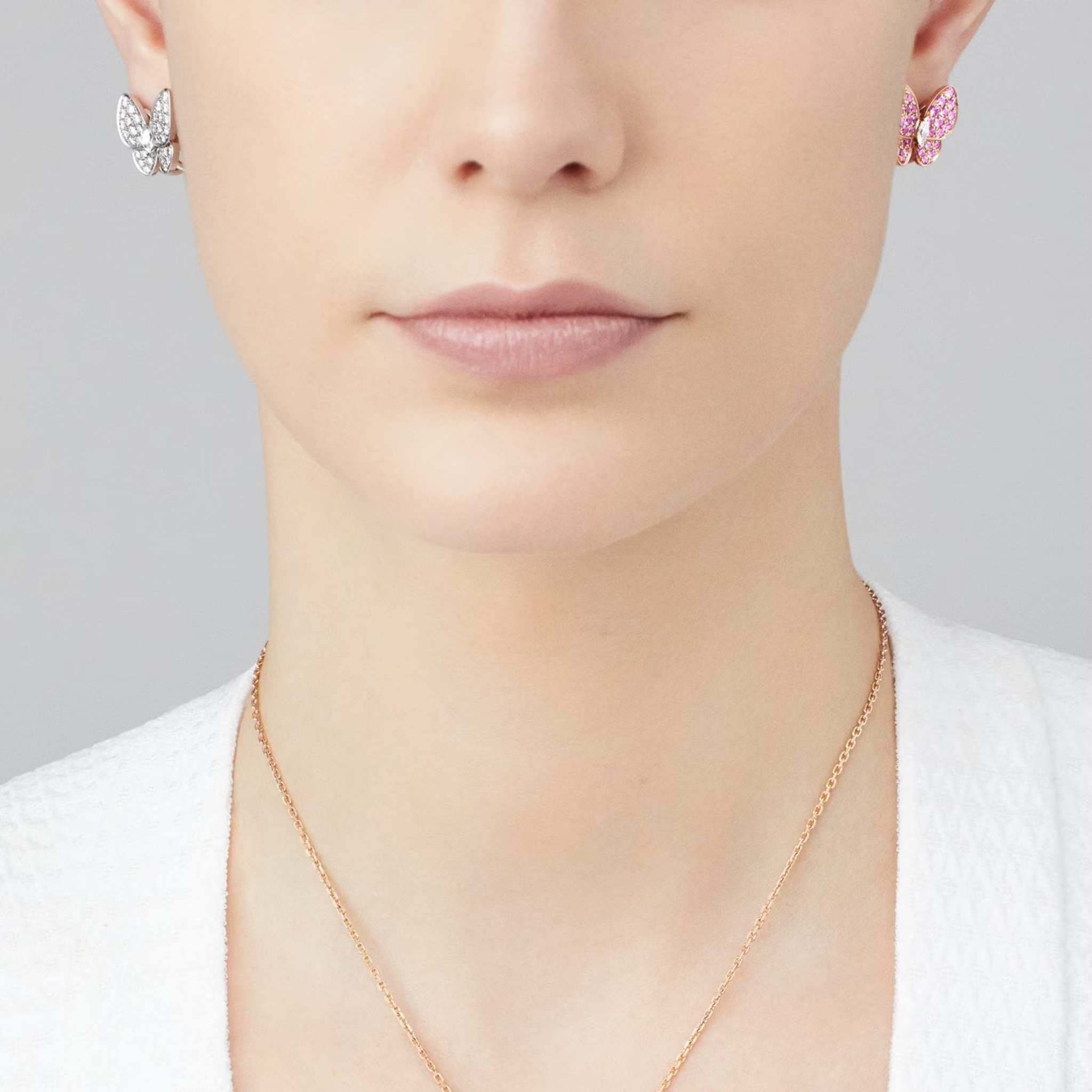 Two Butterfly Between The Finger Ring White Gold Diamond Sapphire, Model