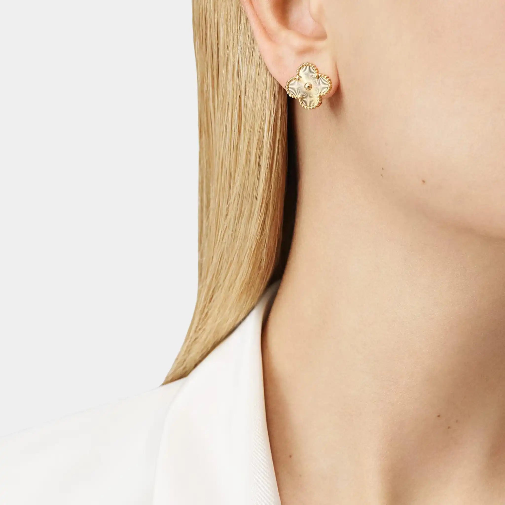 Van Cleef & Arpels Vintage Alhambra Earrings Yellow Gold, Model