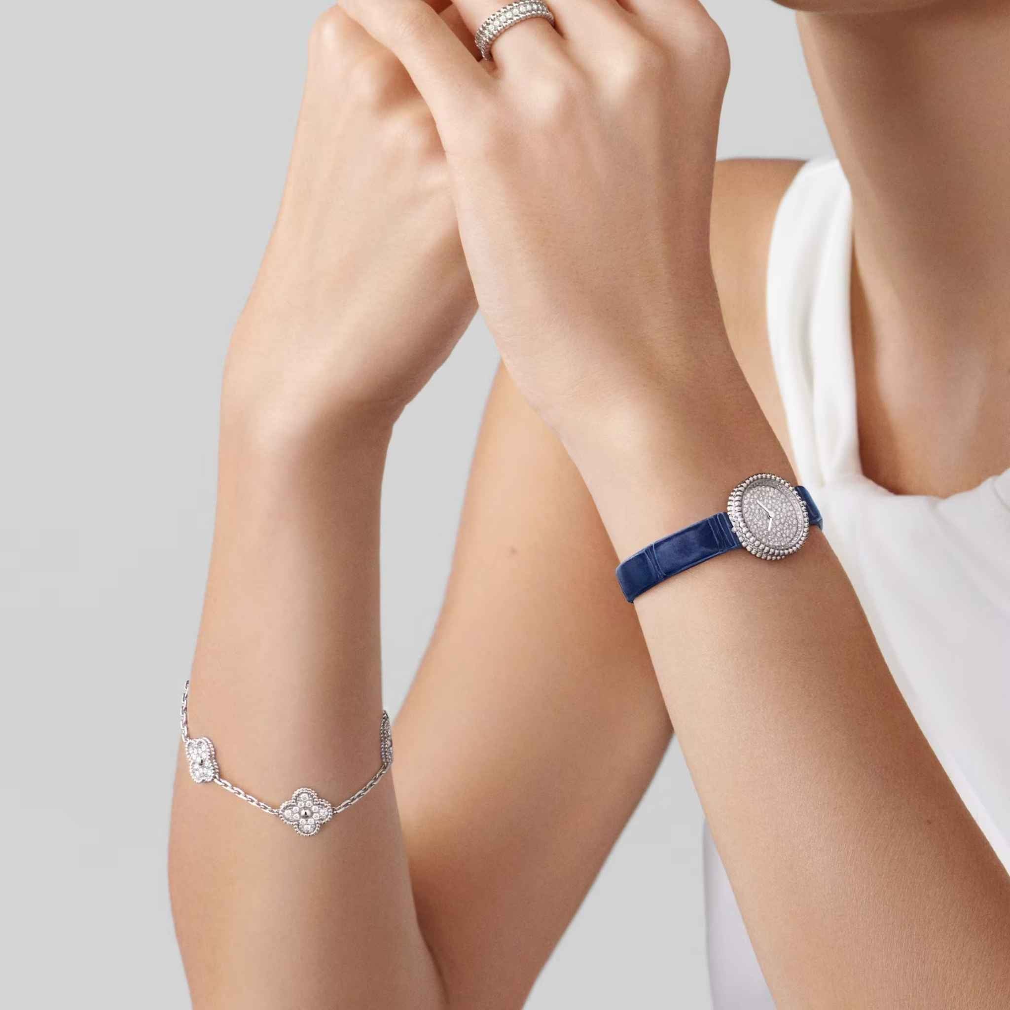 Van Cleef & Arpels Alhambra White Gold Motifs Bracelet Diamond, Hand model