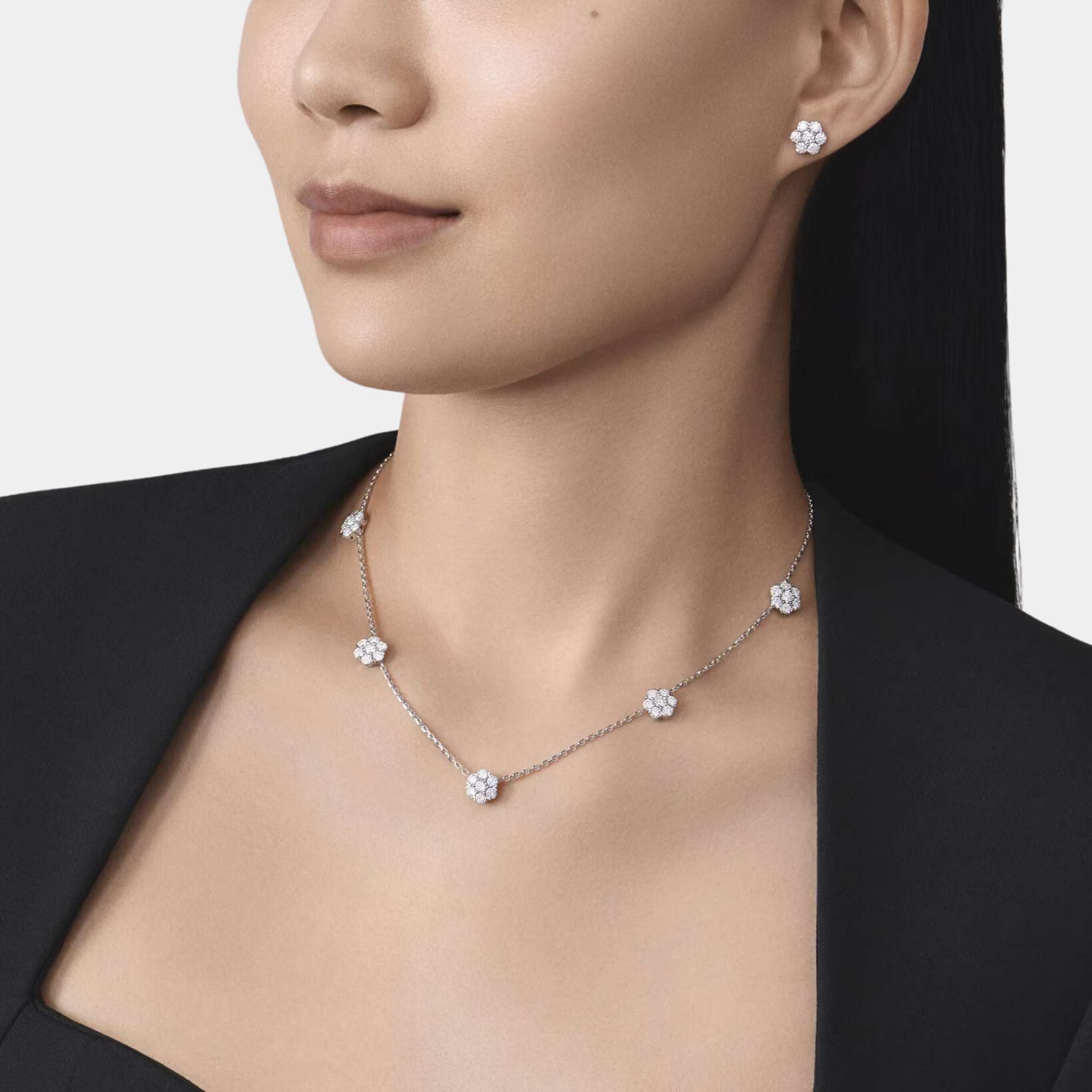 Van Cleef & Arpels Fleurette Necklace 5 Flowers White Gold Diamond, Model