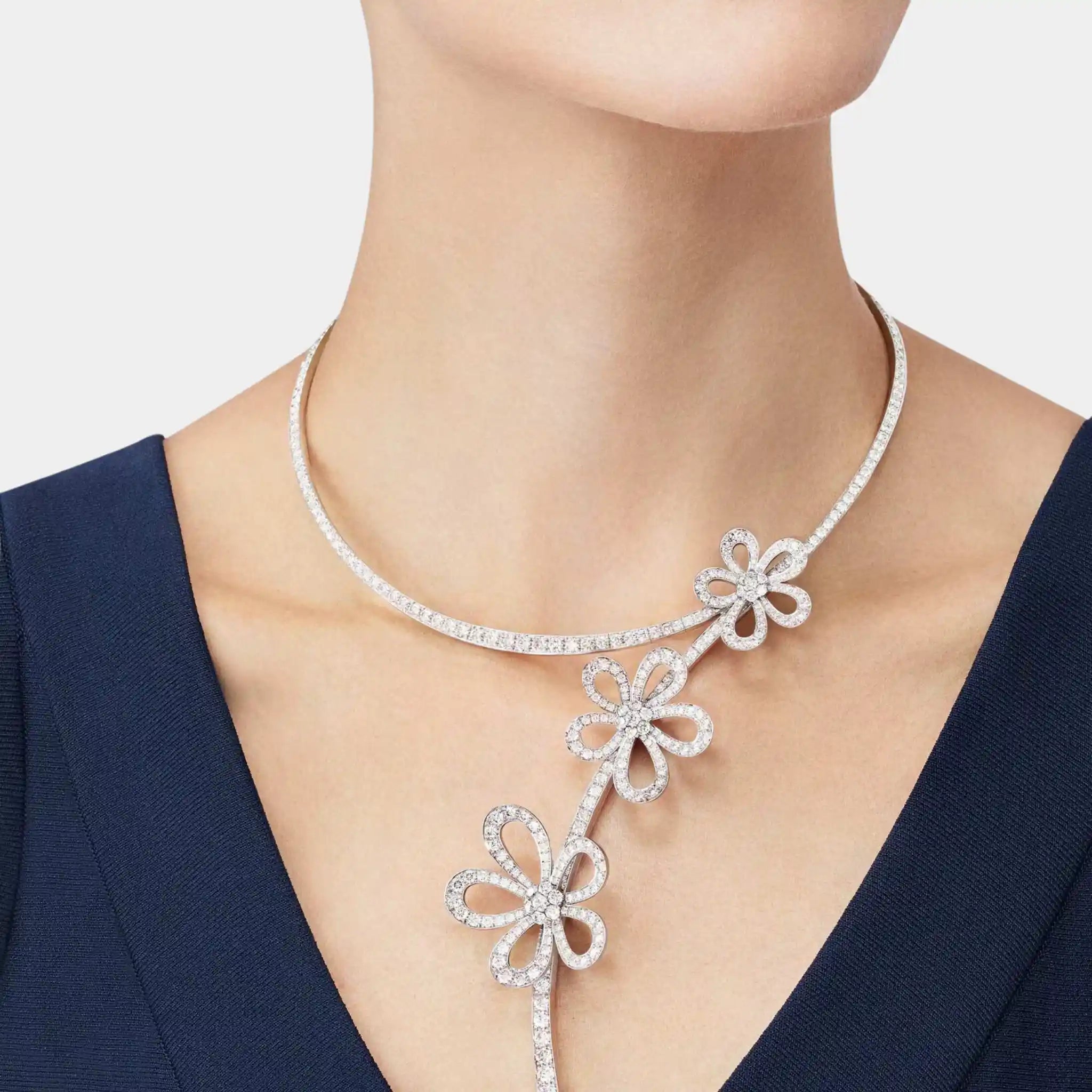 Van Cleef & Arpels Flowerlace Necklace White Gold Diamond, Model