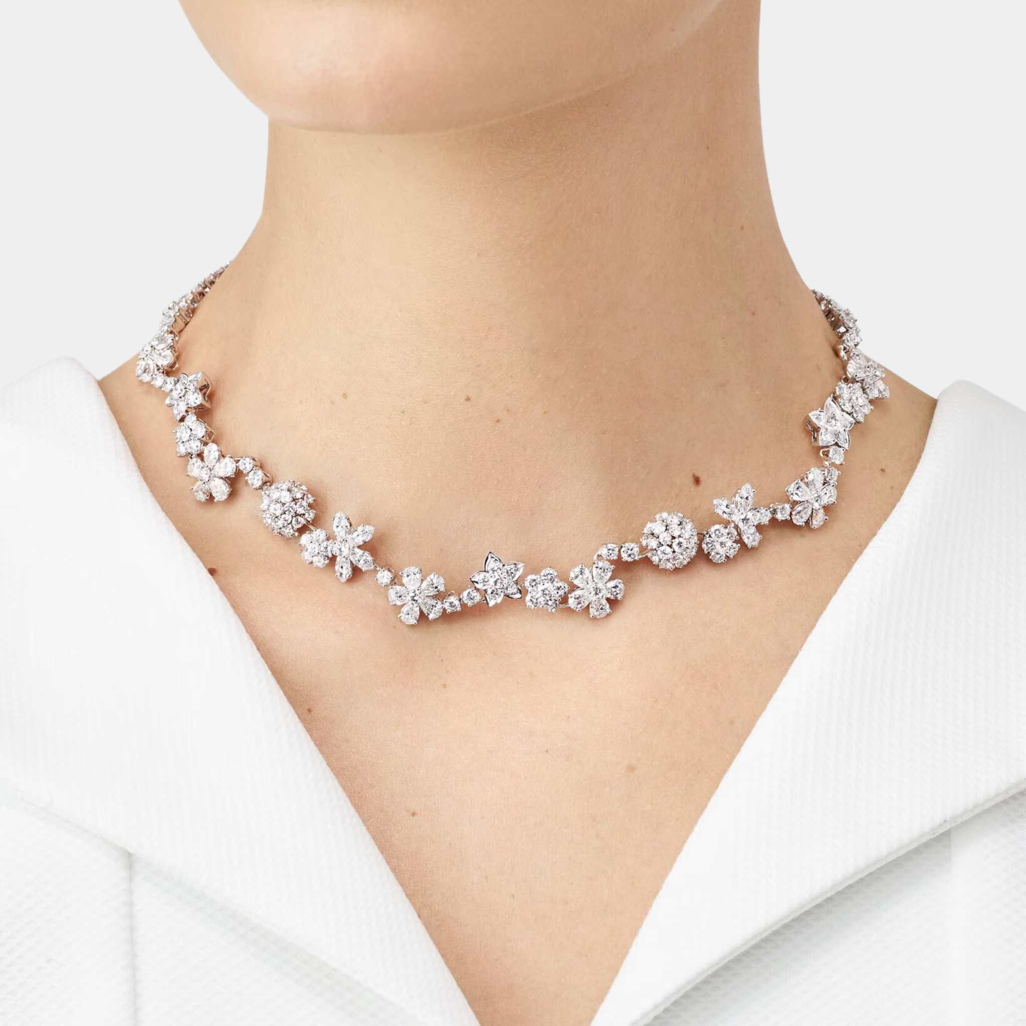 Van Cleef & Arpels Folie des Prés Necklace White Gold Diamond, Model