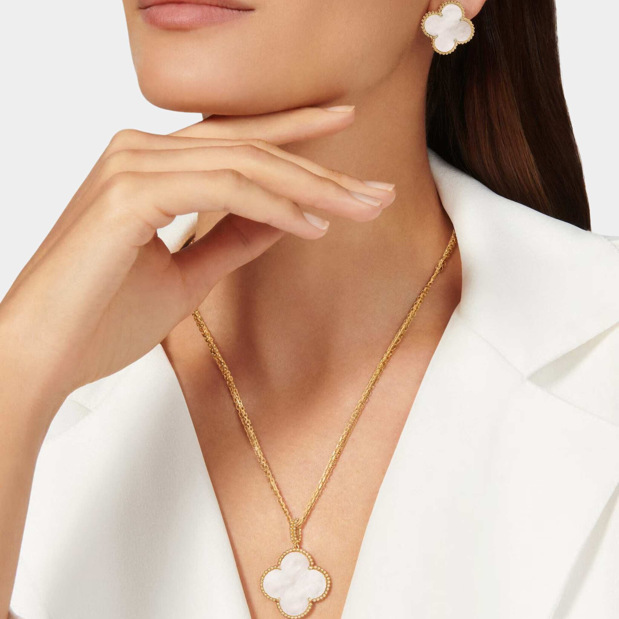 Van Cleef & Arpels Magic Alhambra Earrings Yellow Gold Mother Of Pearl, Model