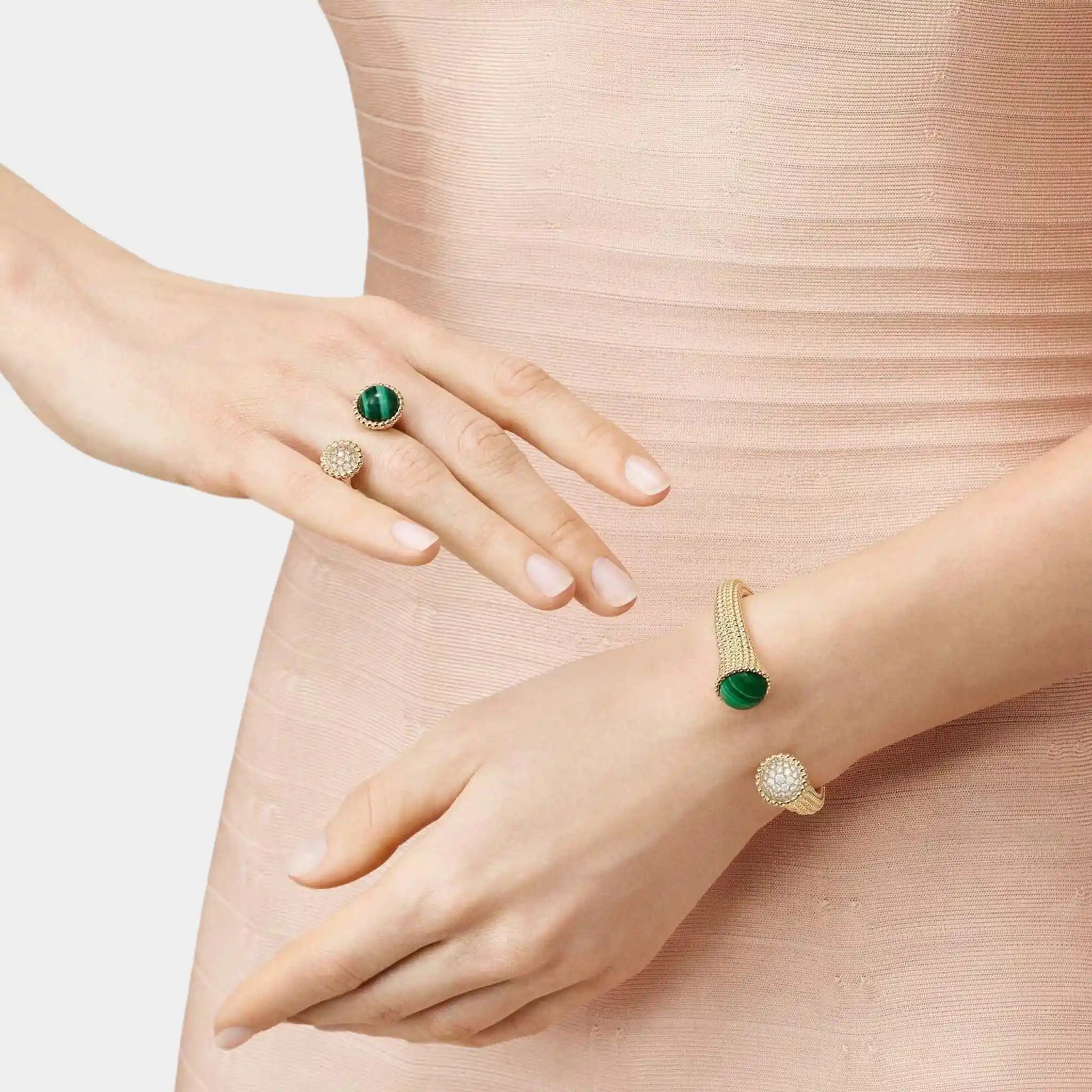 Van Cleef & Arpels Perlée Couleurs Bracelet Medium Model, Model