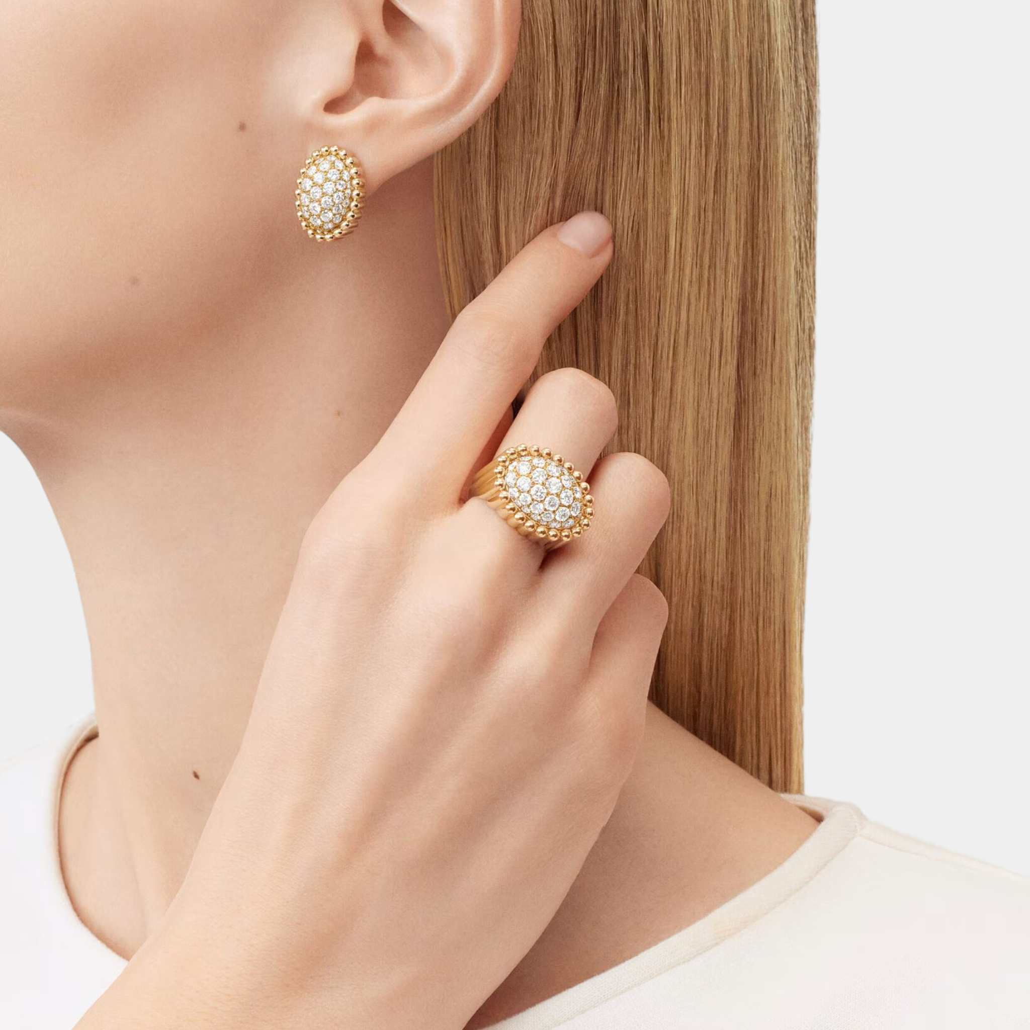 Van Cleef & Arpels Perlée Diamonds Pavé Ring Yellow Gold Diamond, Model