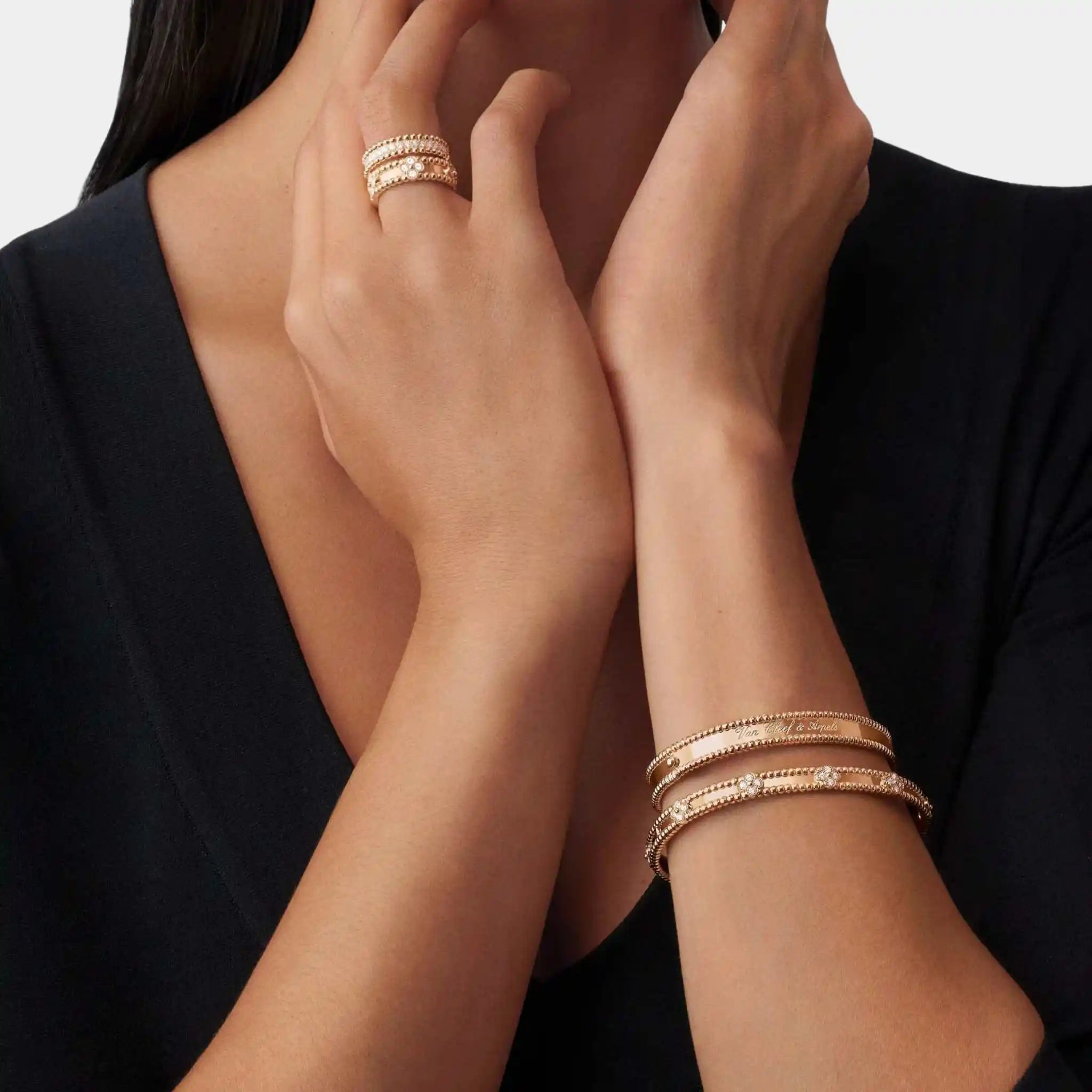 Van Cleef & Arpels Perlée Signature Bracelet Medium Model Rose Gold, Model