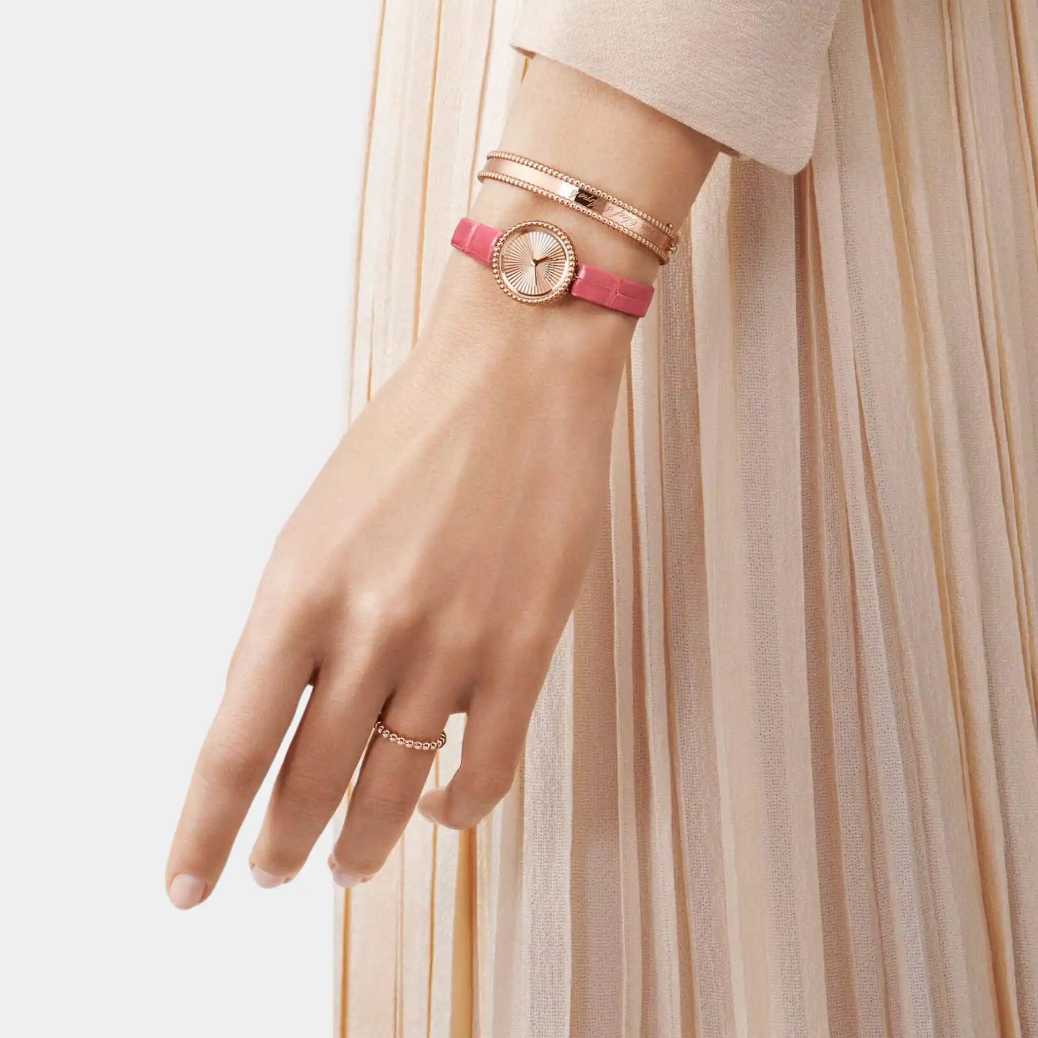 Van Cleef & Arpels Perlée Watch 23 mm Rose Gold, Model