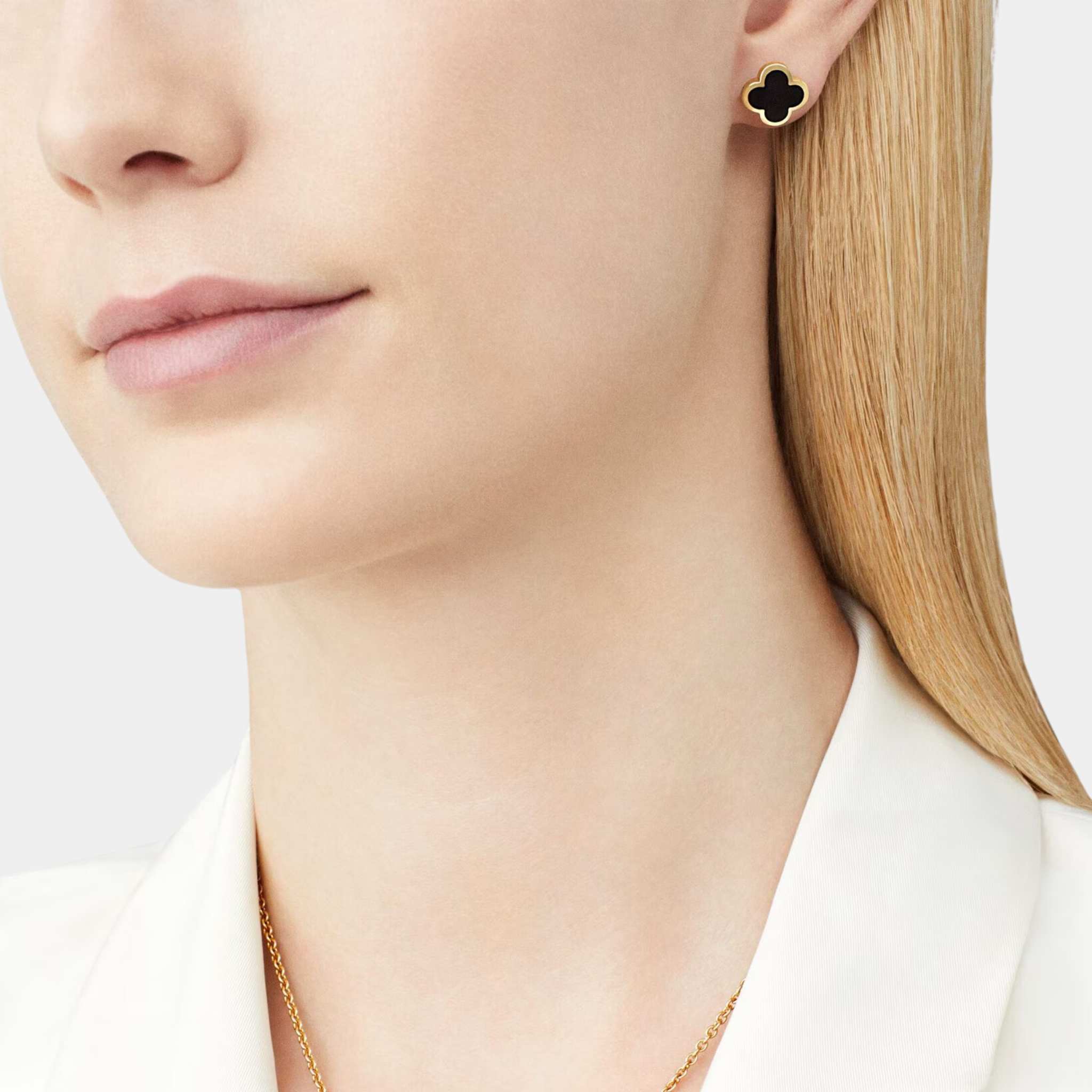 Van Cleef & Arpels Pure Alhambra Earstuds yellow gold Onyx, Model