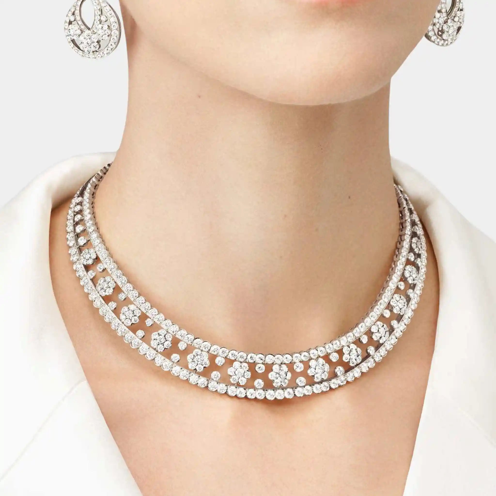 Van Cleef & Arpels Snowflake Necklace White Gold Diamond, Model