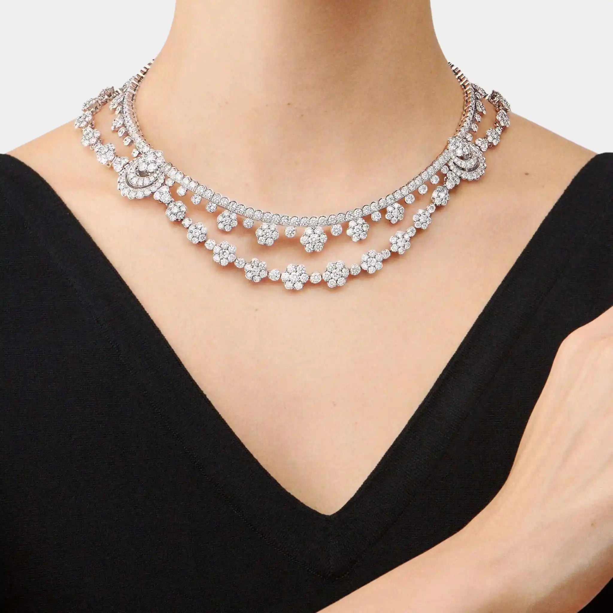 Van Cleef & Arpels Snowflake Transformable Necklace Platinum Diamond, Model