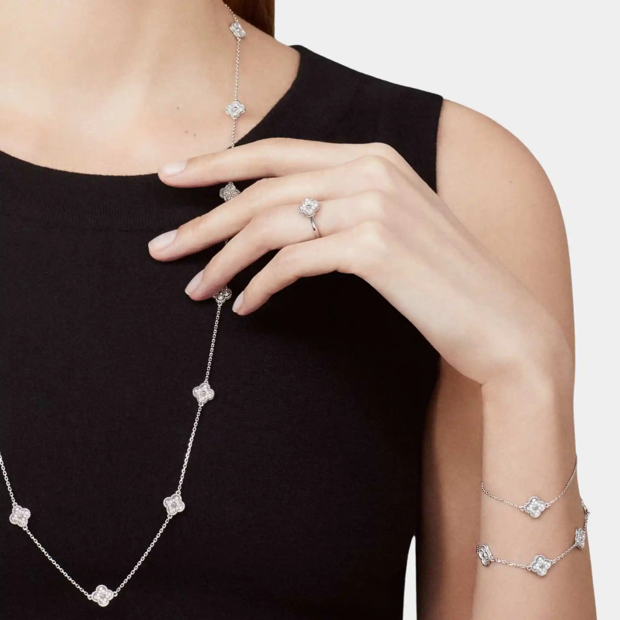 Van Cleef & Arpels Sweet Alhambra Ring White Gold Diamond, Model