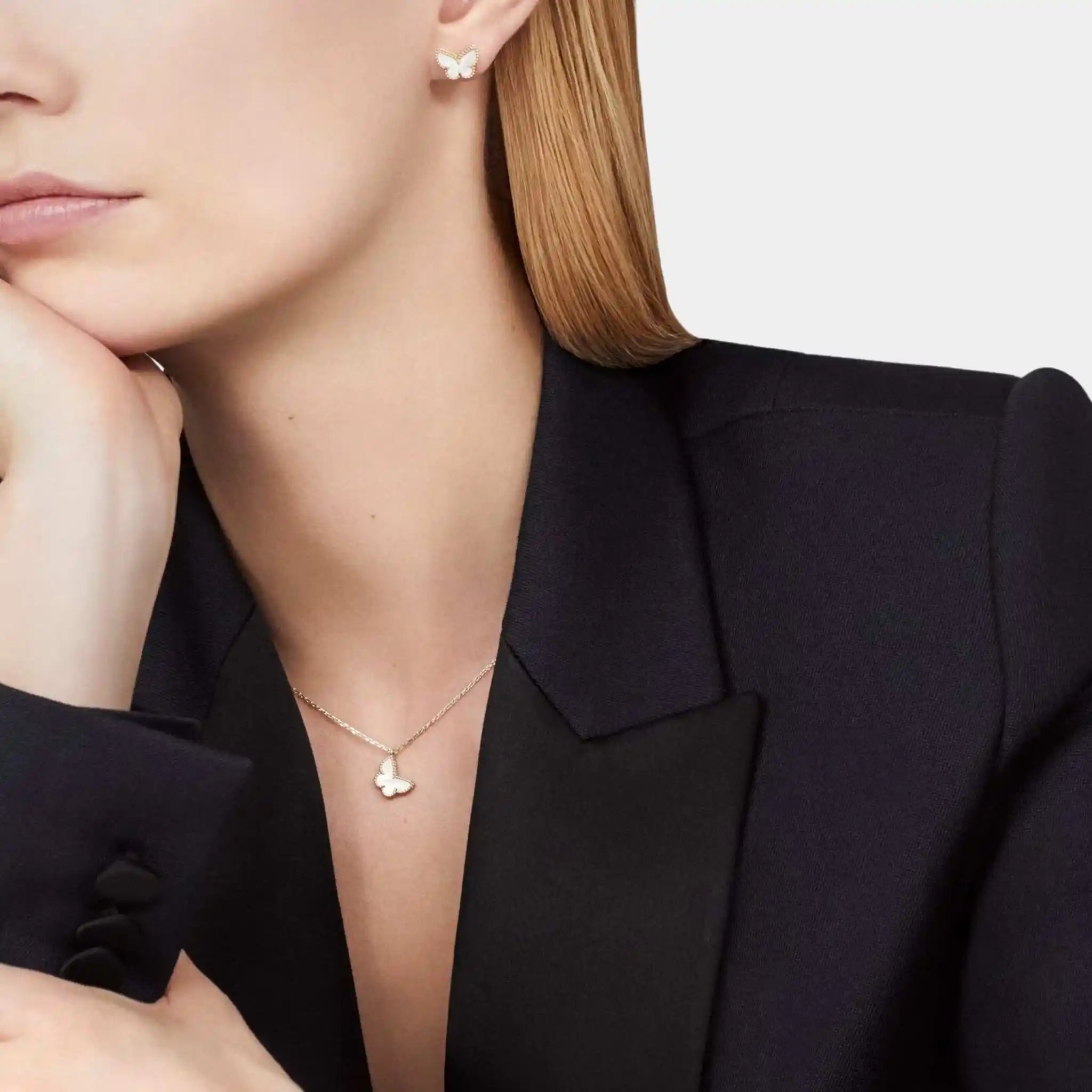 Van Cleef & Arpels Sweet Butterflies Earstuds Yellow Gold With Pearl, Model