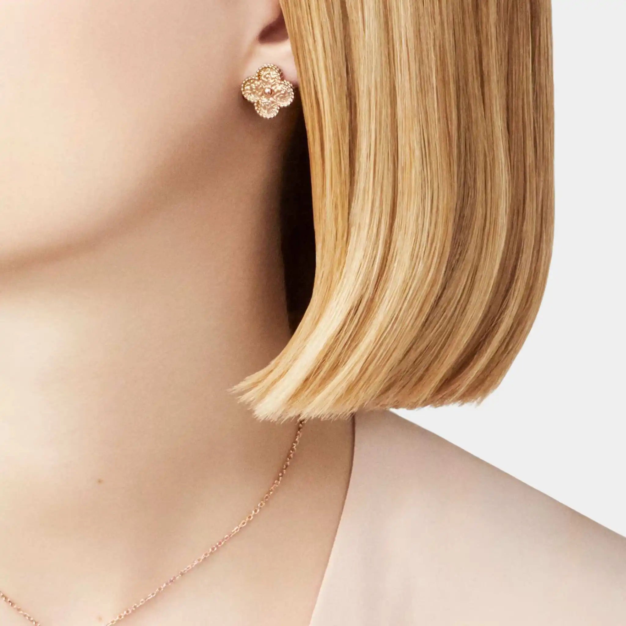 Van Cleef & Arpels Vintage Alhambra Earrings Rose Gold, Model